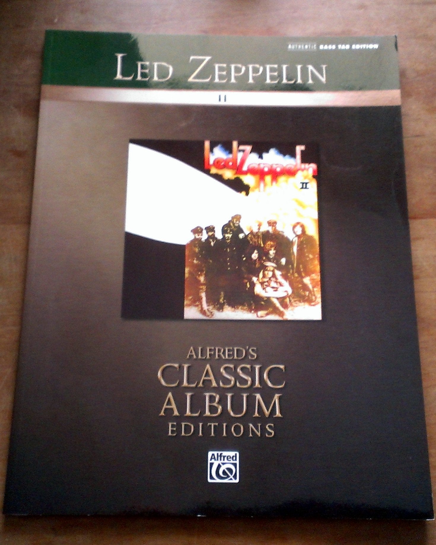 Led Zeppelin II: Authentic Bass Tab Edition (Alfred's Classic Album Editions) Books