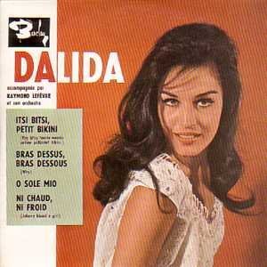 Itsi Bitsi petit bikini - EP 4-track CARD SLEEVE 1) Itsi Bitsi petit bikini 2) Bras dessus bras dessous 3) O Sole mio 4) Ni chaud ni froid CDSINGLE cd