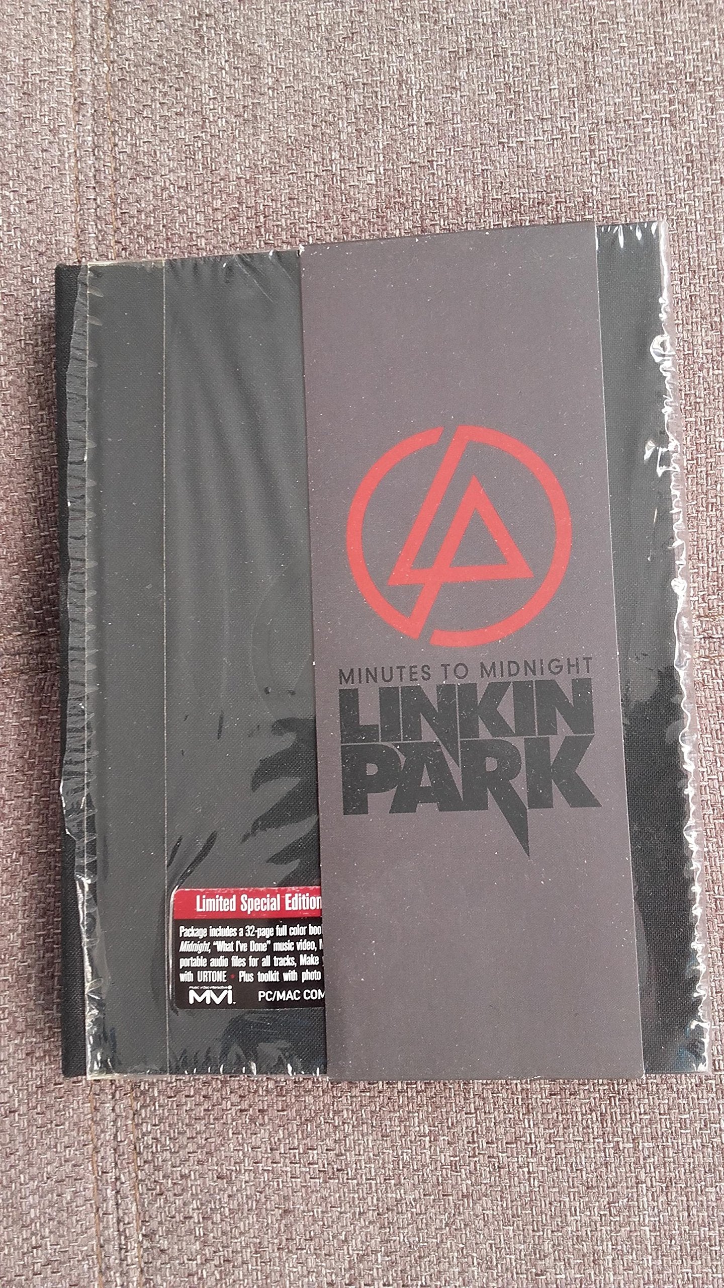 Minutes To Midnight (Limited Edition CD+DVD) Alternative & Indie