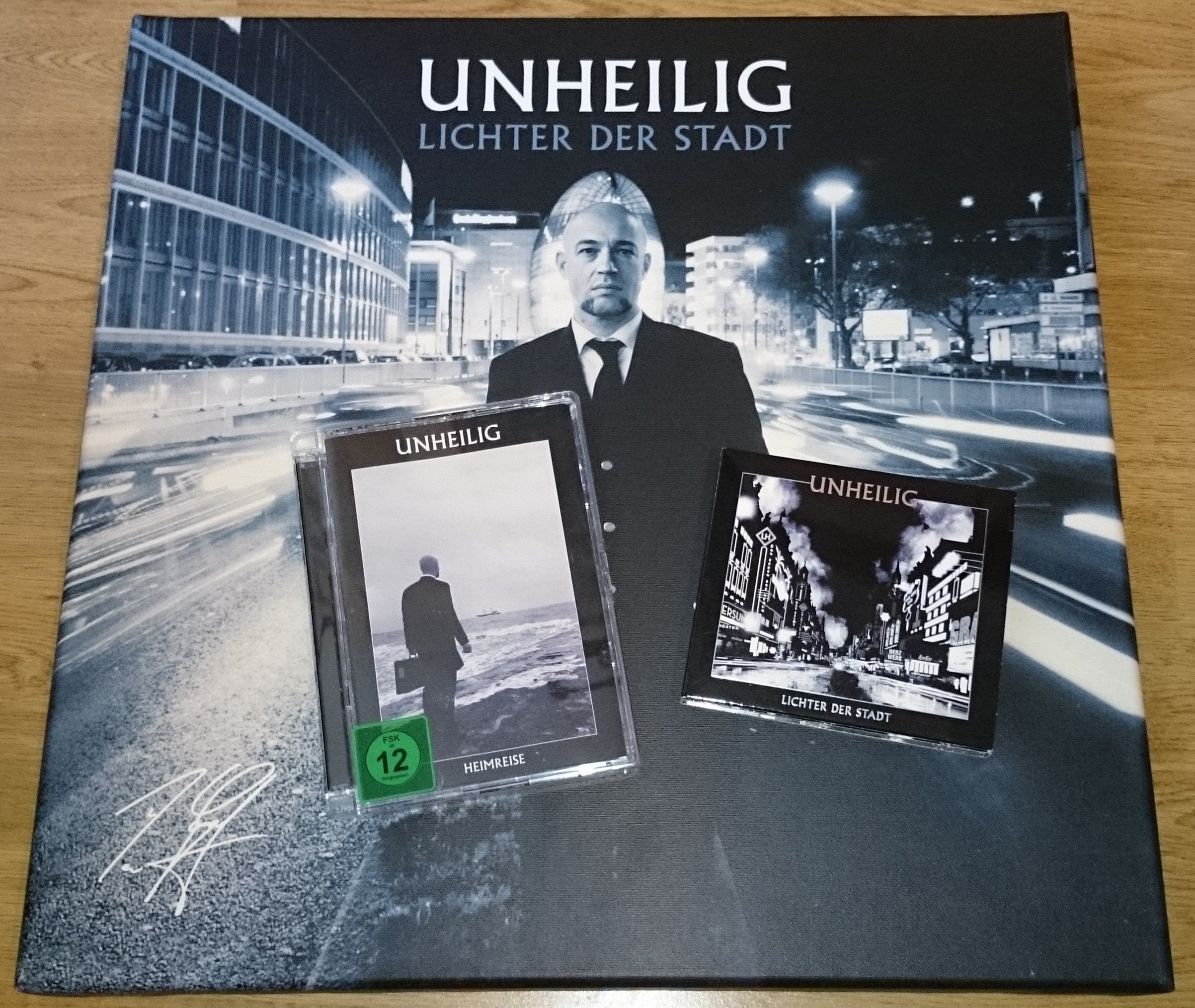 Lichter der Stadt (Limited Super Deluxe Edition inkl. Der Graf Leinwanddruck mit 2CD Deluxe + 2DVD "Heimreise") Rock