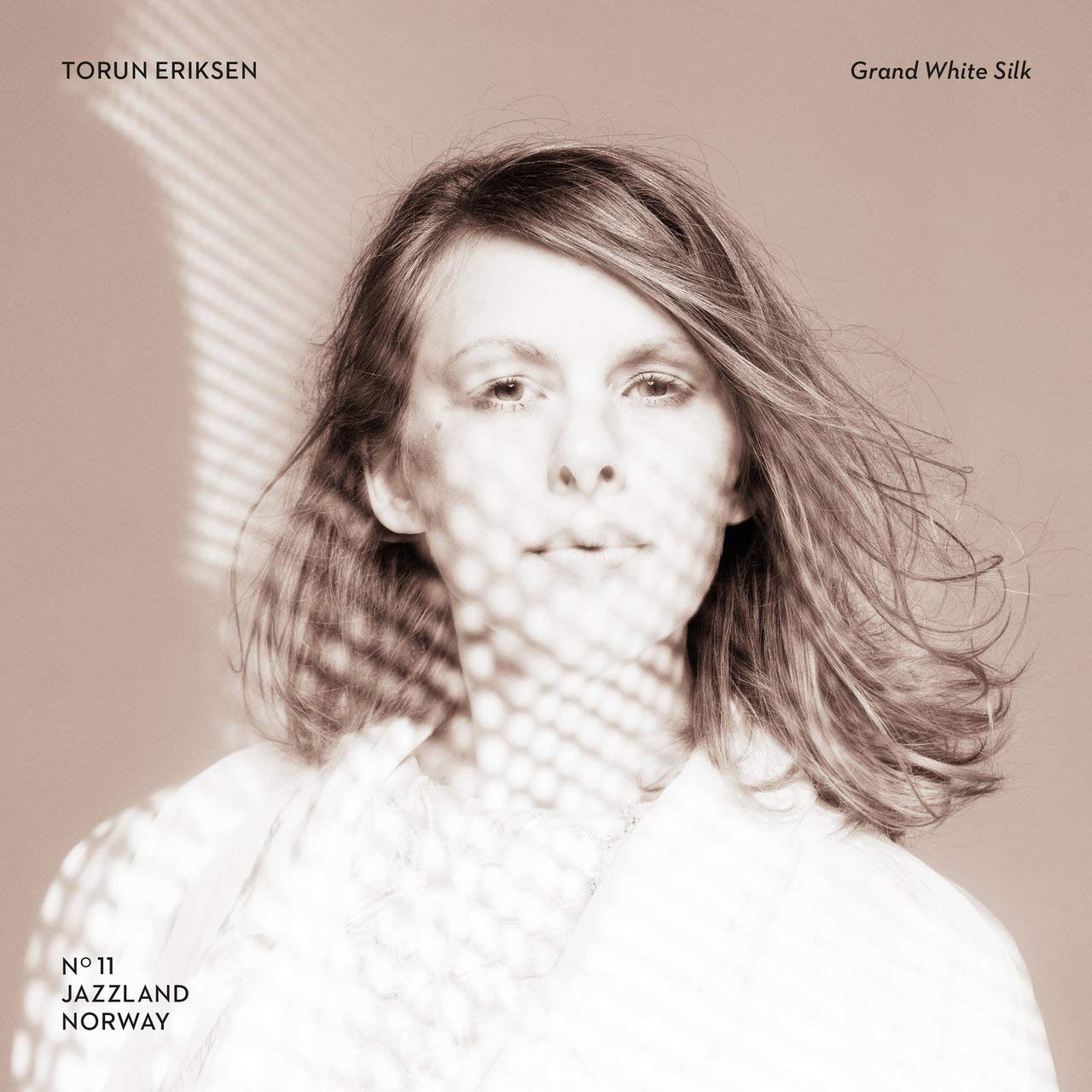 Grand White Silk Jazz