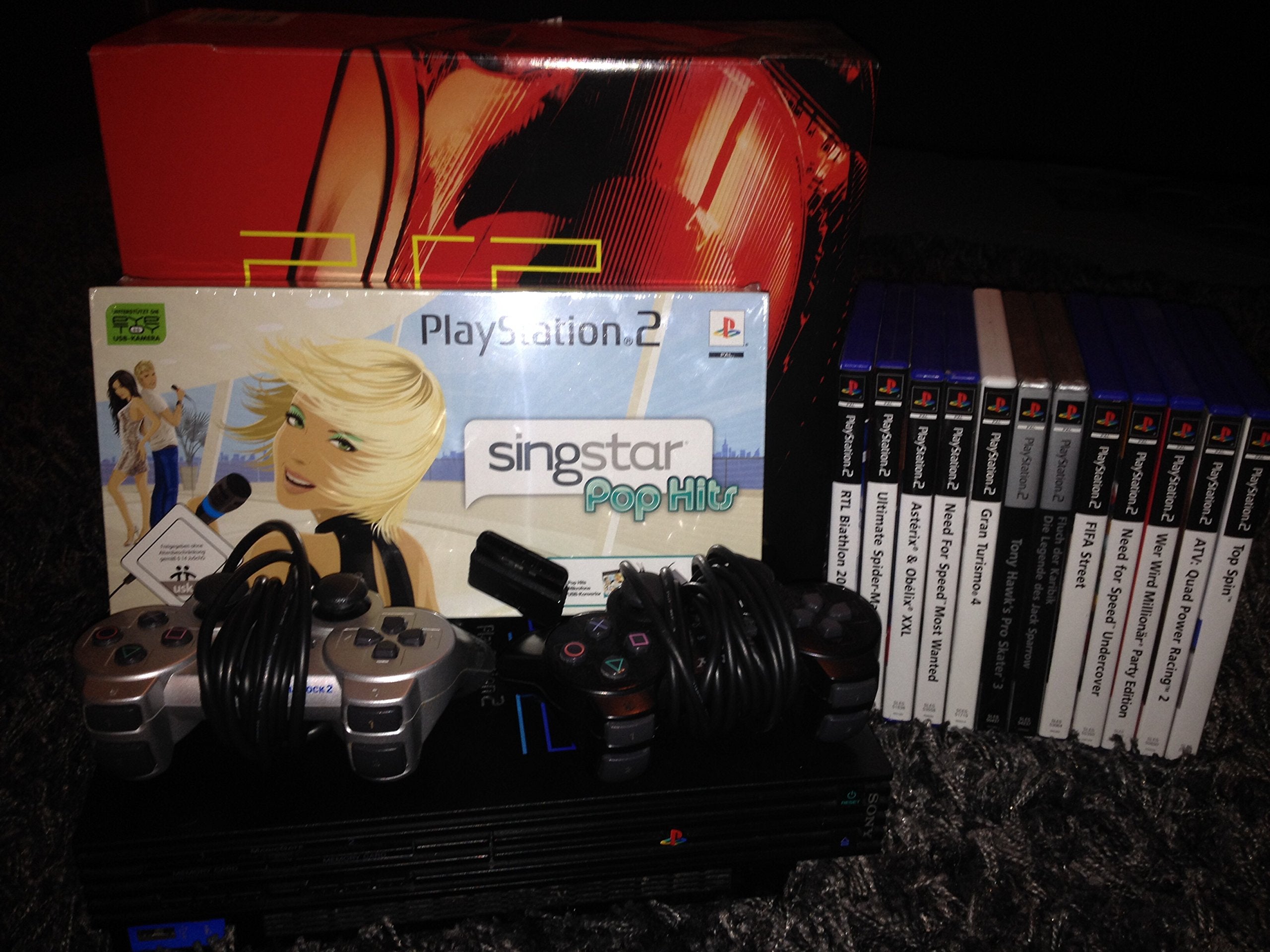 PlayStation 2 - PS2 Konsole, black + SingStar Pop Hits (inkl. Mikrofone) PlayStation 2