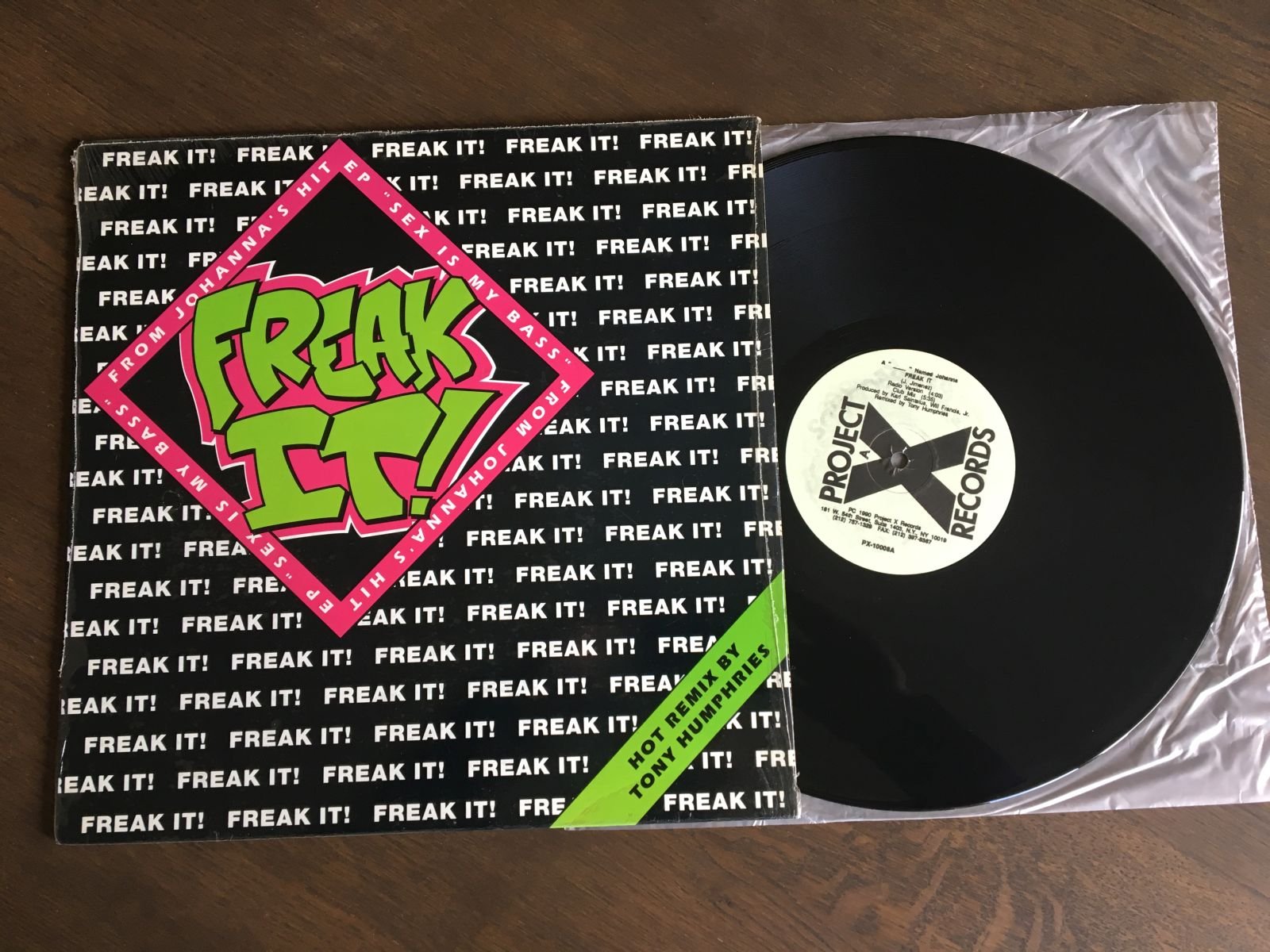 Freak It (x3 + Street Scene) Music