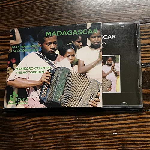 Madagascar.Pays Masikoro.l'Accordeon Pop