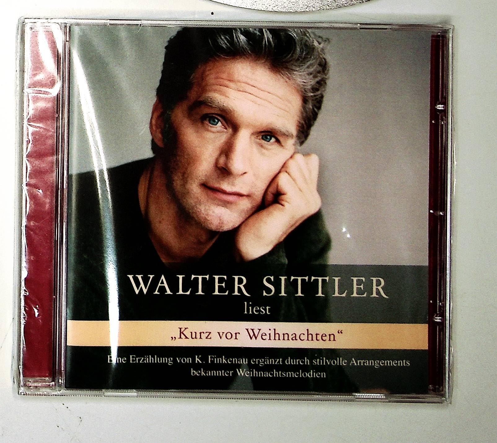 Kurz vor Weihnachten: Walter Sittler liest eine weihnachtliche Geschichte (von K. Finkenau) Music
