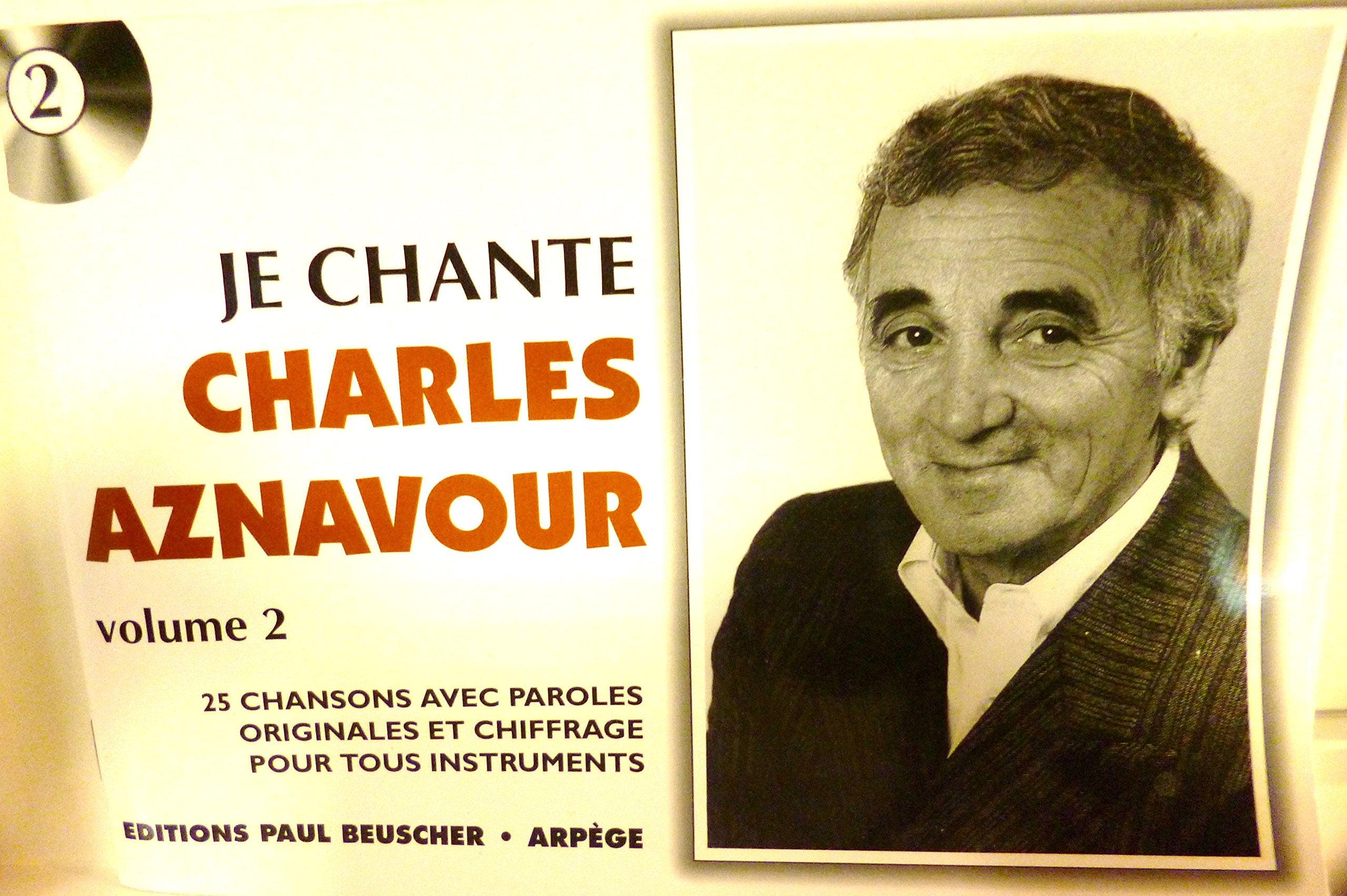 JE CHANTE AZNAVOUR VOL.2 --- PAROLES ET ACCORDS Sheet Music