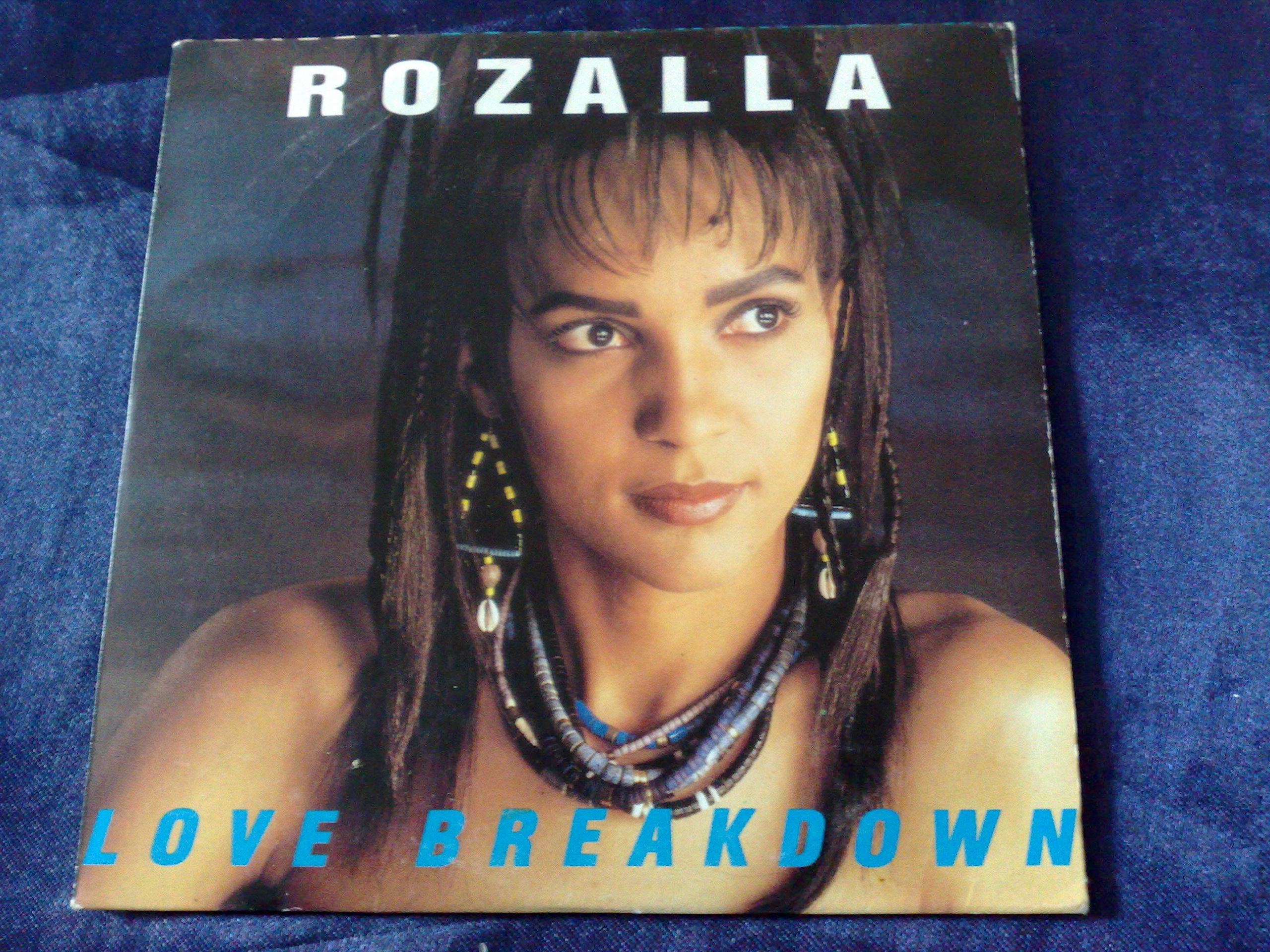 Love breakdown 3-TRACK CARD SLEEVE 1/ LOVE BREAKDOWN (version radio) 2/ YOU AND ME 3/ LOVE BREAKDOWN (breakdown mix) CDSINGLE Music