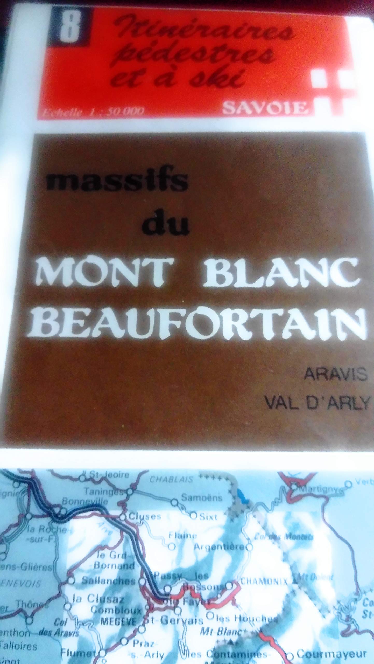 Pays du mont blanc carte n 8 350 randonnées pedestres Books