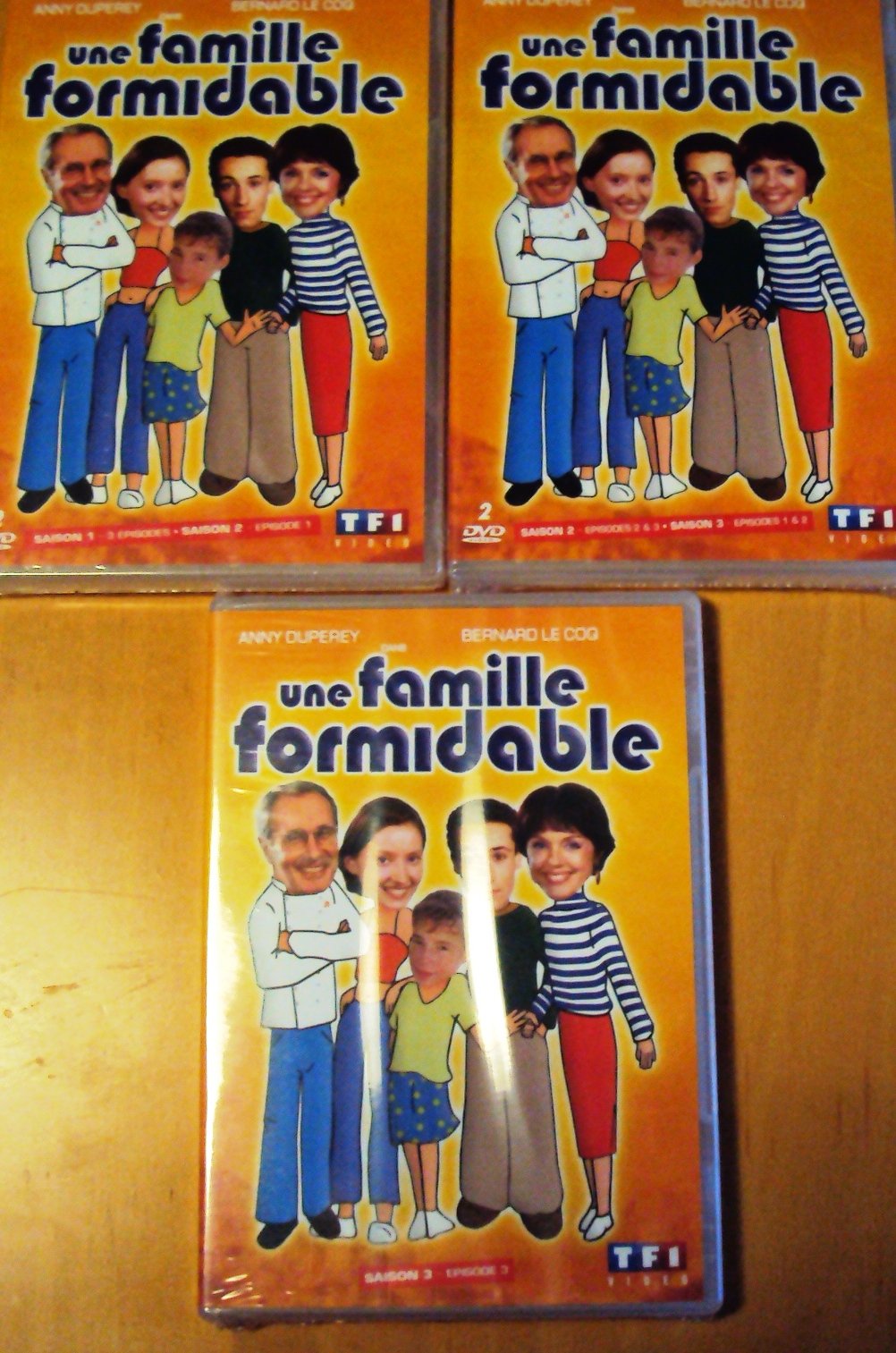 Une famille formidable : L'Intégrale des Saison 1 à 3 - Coffret 5 DVD Box sets