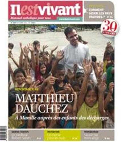 n°286 - Il est vivant Nouvelle formule - Octobre 2011 - Matthieu Dauchez à Manille auprès des enfants des décharges Books
