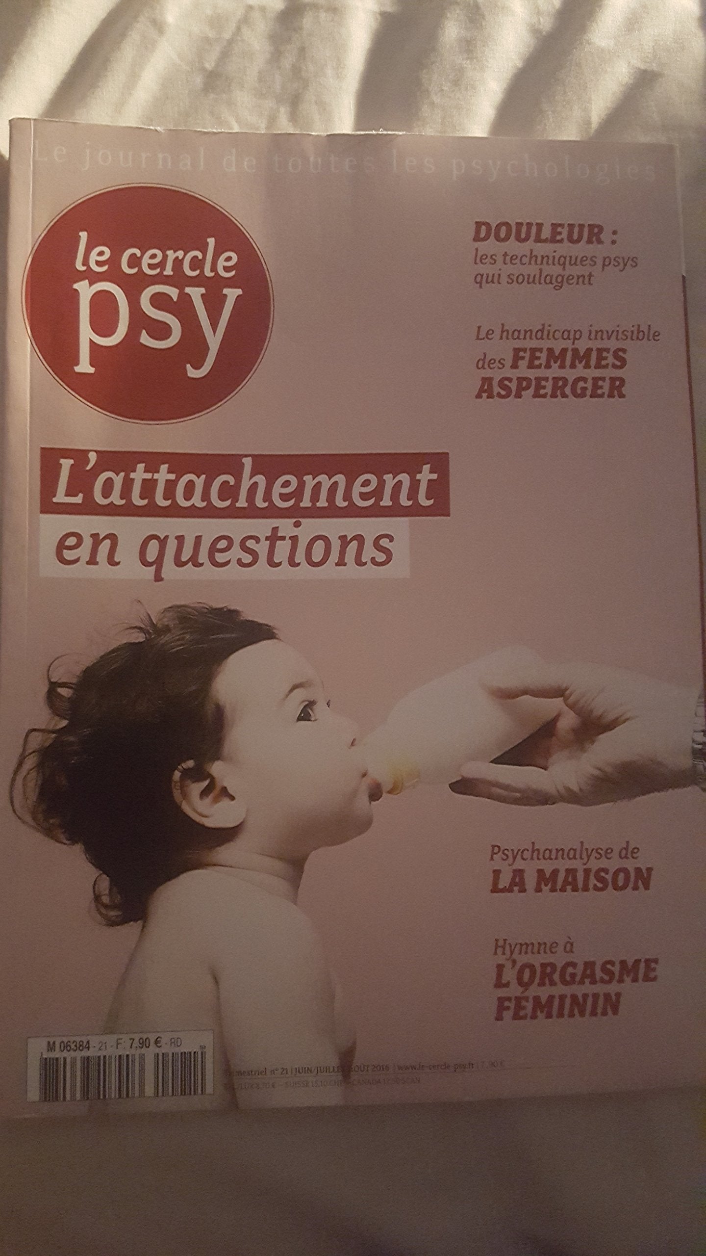 Le cercle psy N°21 : L'attachement en question book