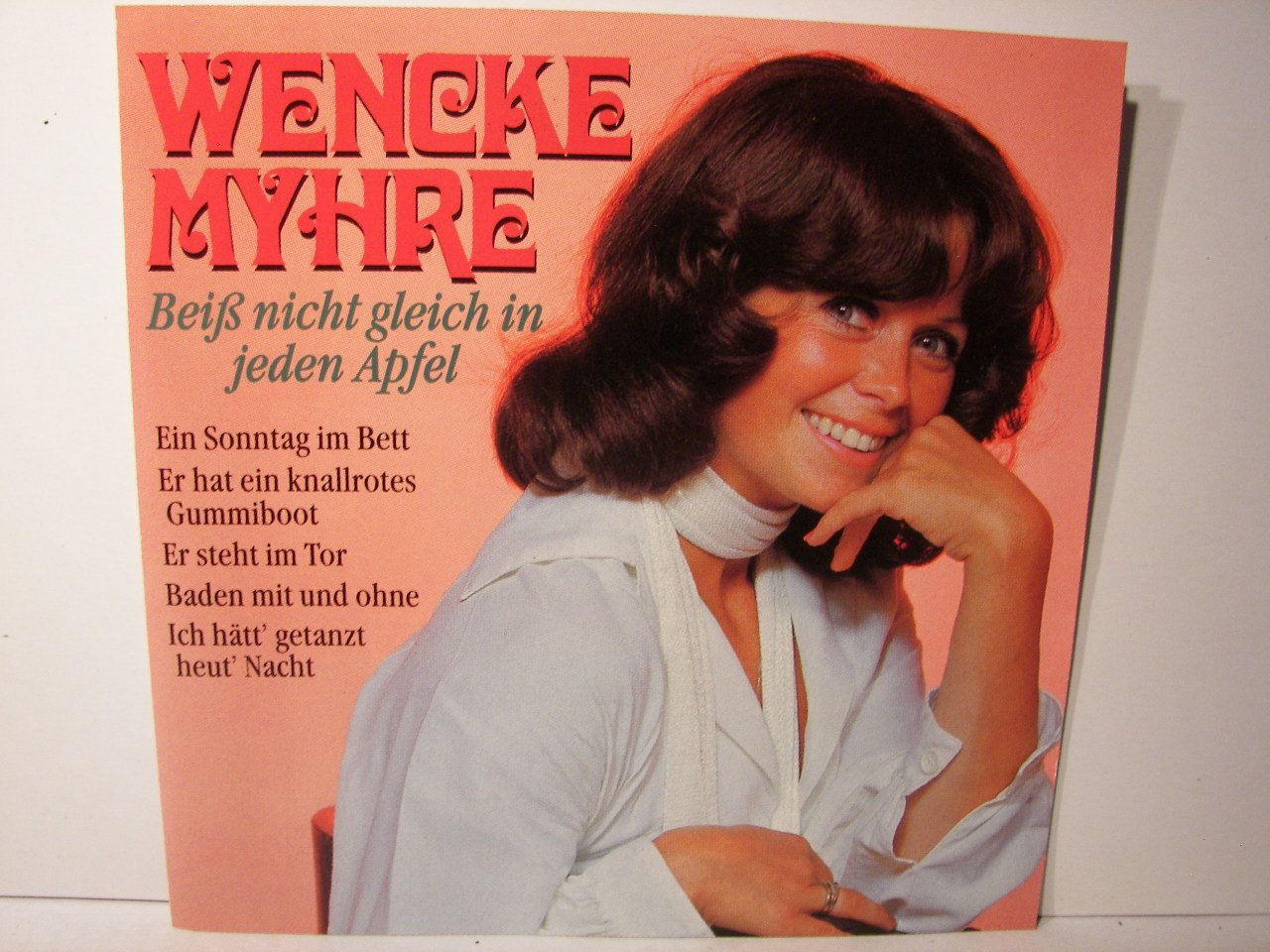 BEIß NICHT GLEICH IN JEDEN APFEL Music