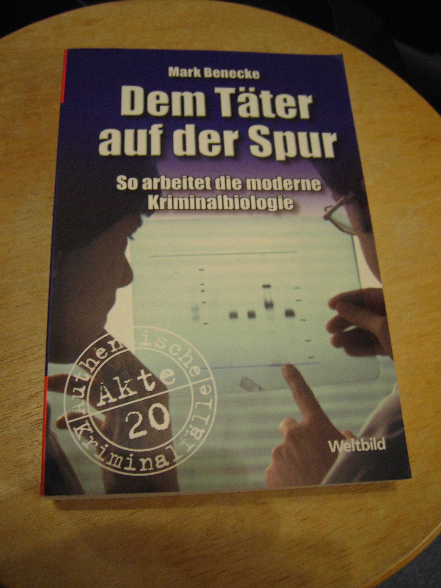 Dem Täter auf der Spur : so arbeitet die moderne Kriminalbiologie. Authentische Kriminalfälle. Akte 20. Weltbild-SammlerEditionen. Books