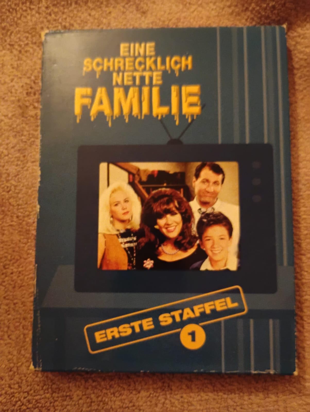 Eine schrecklich nette Familie - Erste Staffel (2 DVDs) Box sets