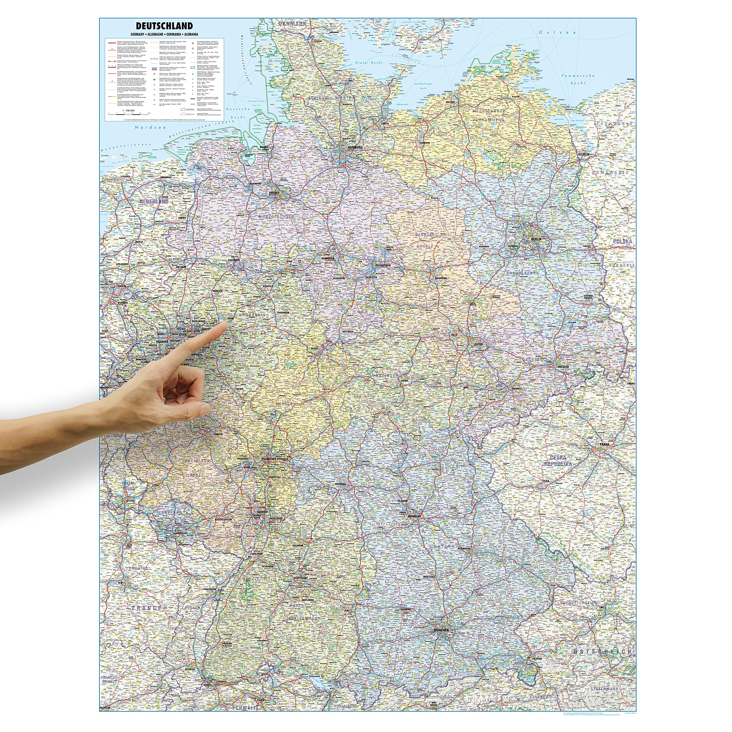 Straßenkarte Deutschland als Poster: 1:700.000, Format 98 x 138cm, einseitig laminiert Leisure, Home & Garden