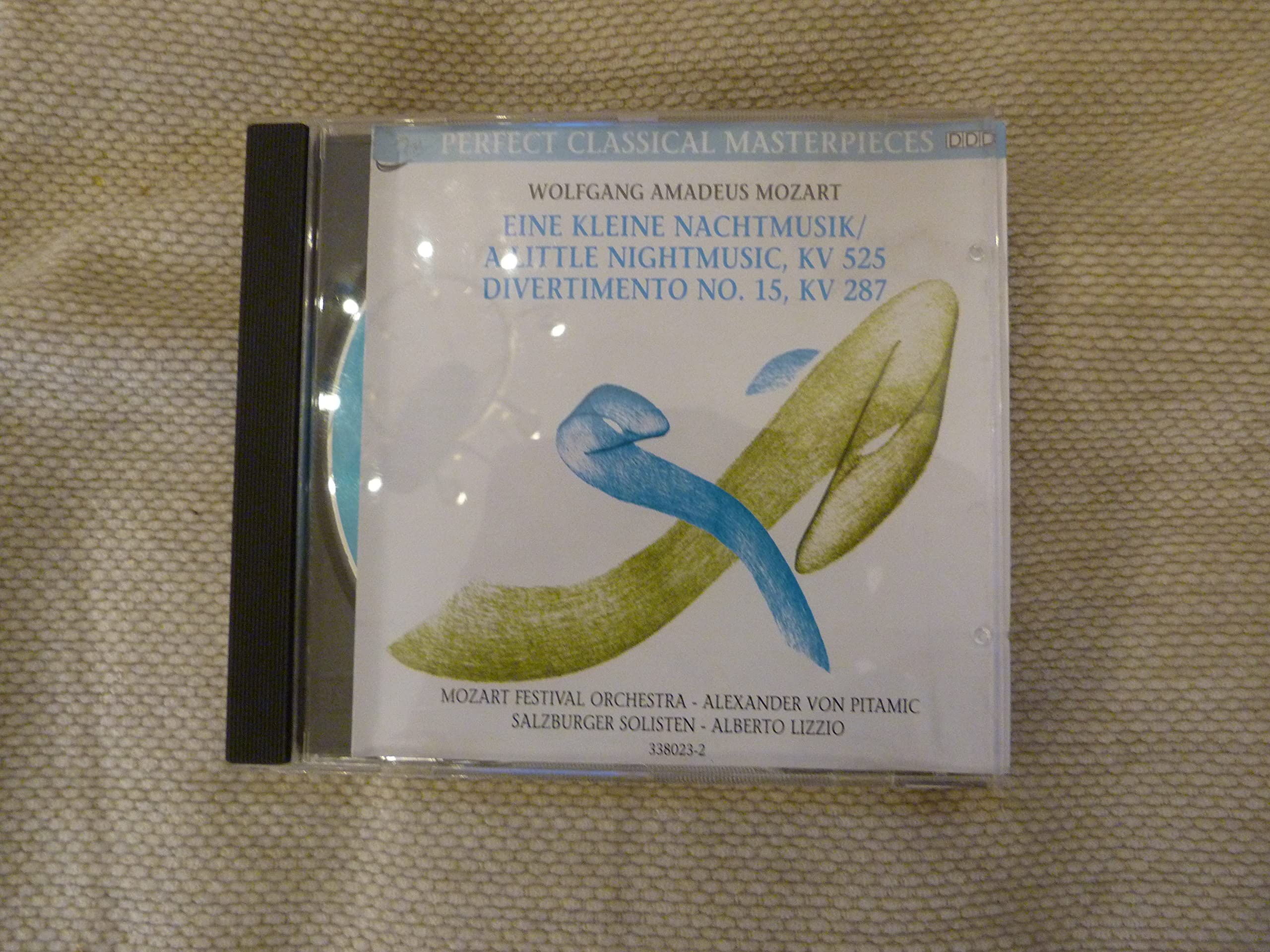 Mozart - Eine Kleine Nachtmusik/Divertimento No.15 Music