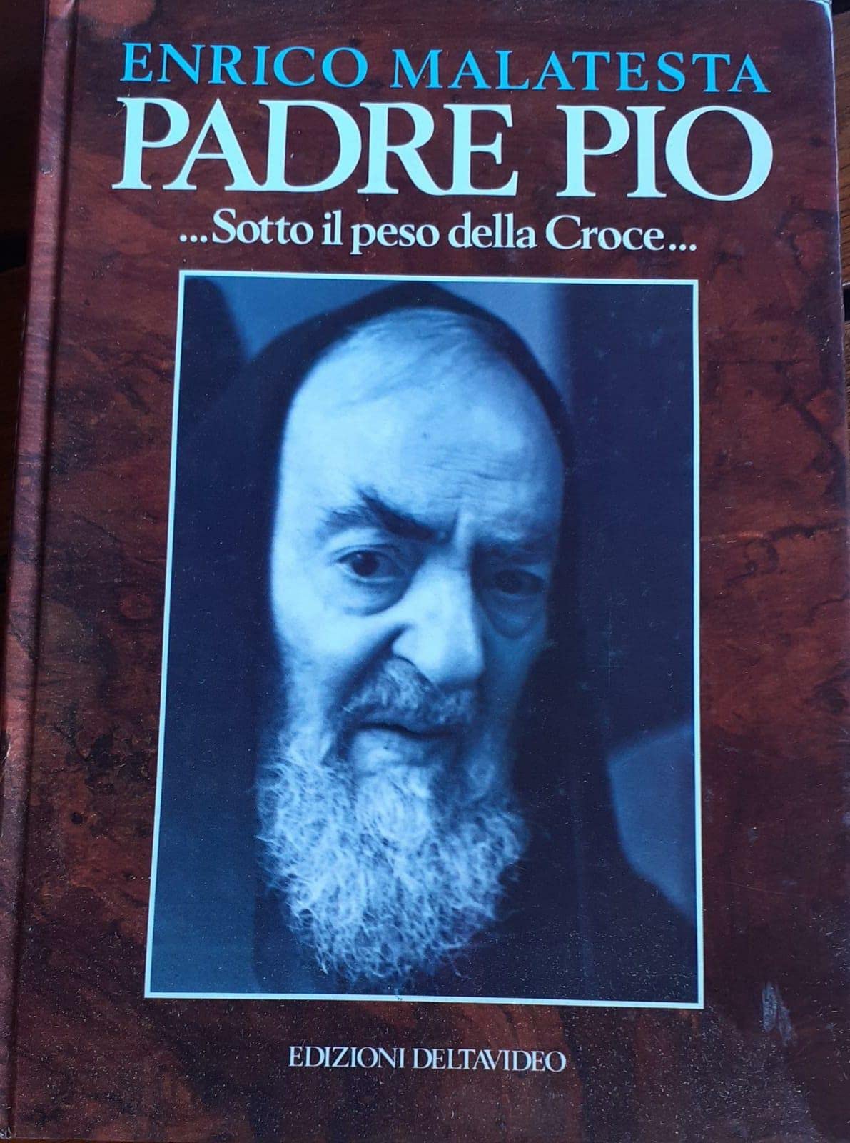 Padre Pio...Sotto il peso della Croce book