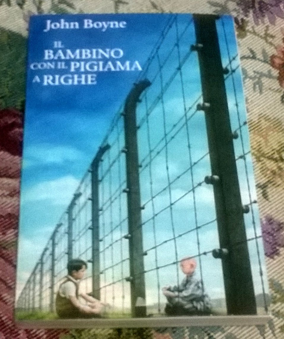 IL BAMBINO CON IL PIGIAMA A RIGHE book