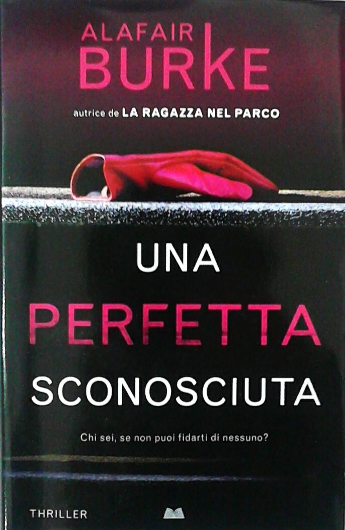 Una perfetta sconosciuta (ed. Mondolibri) book