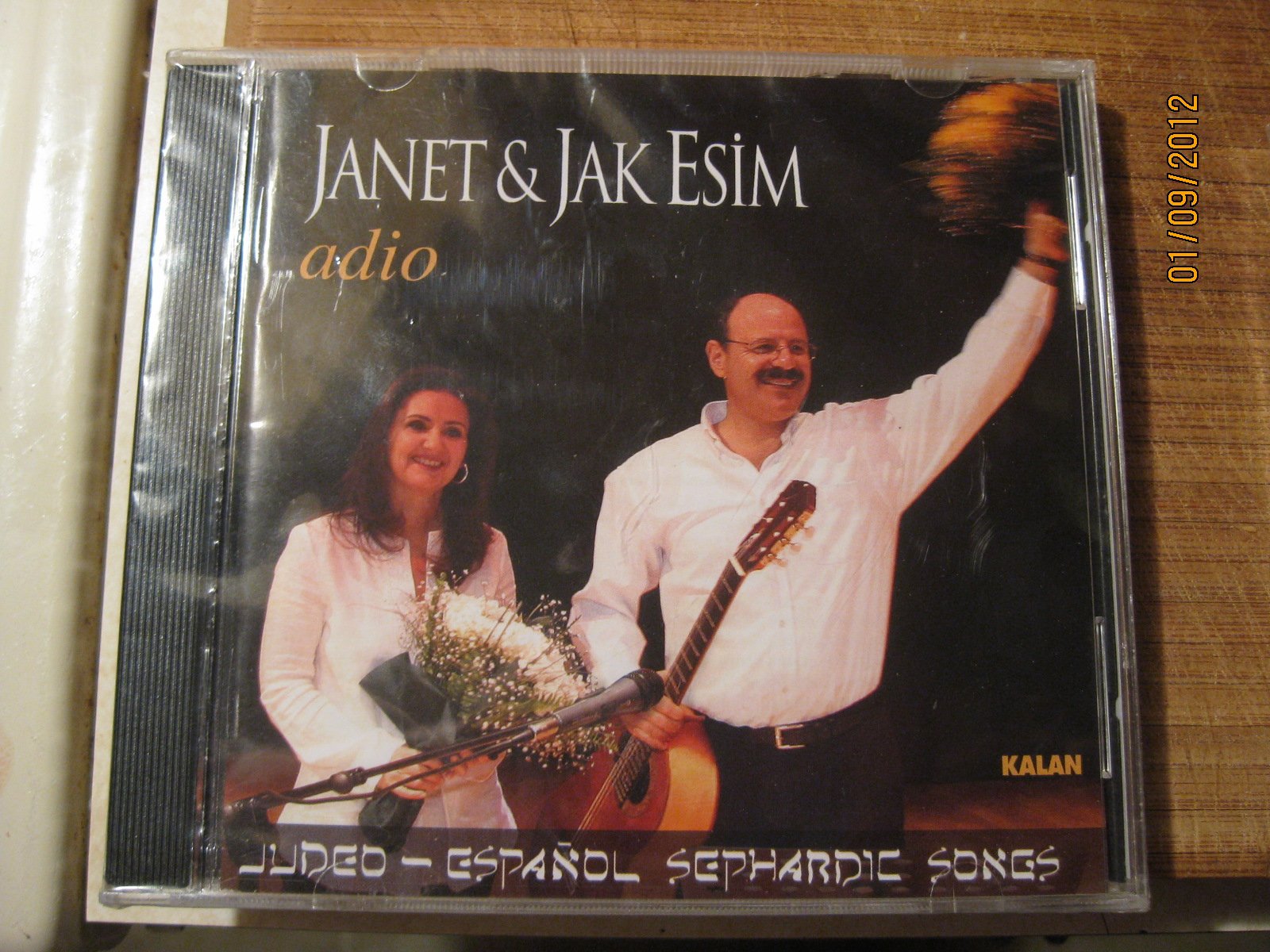Janet & Jak Esim - Adio World Music