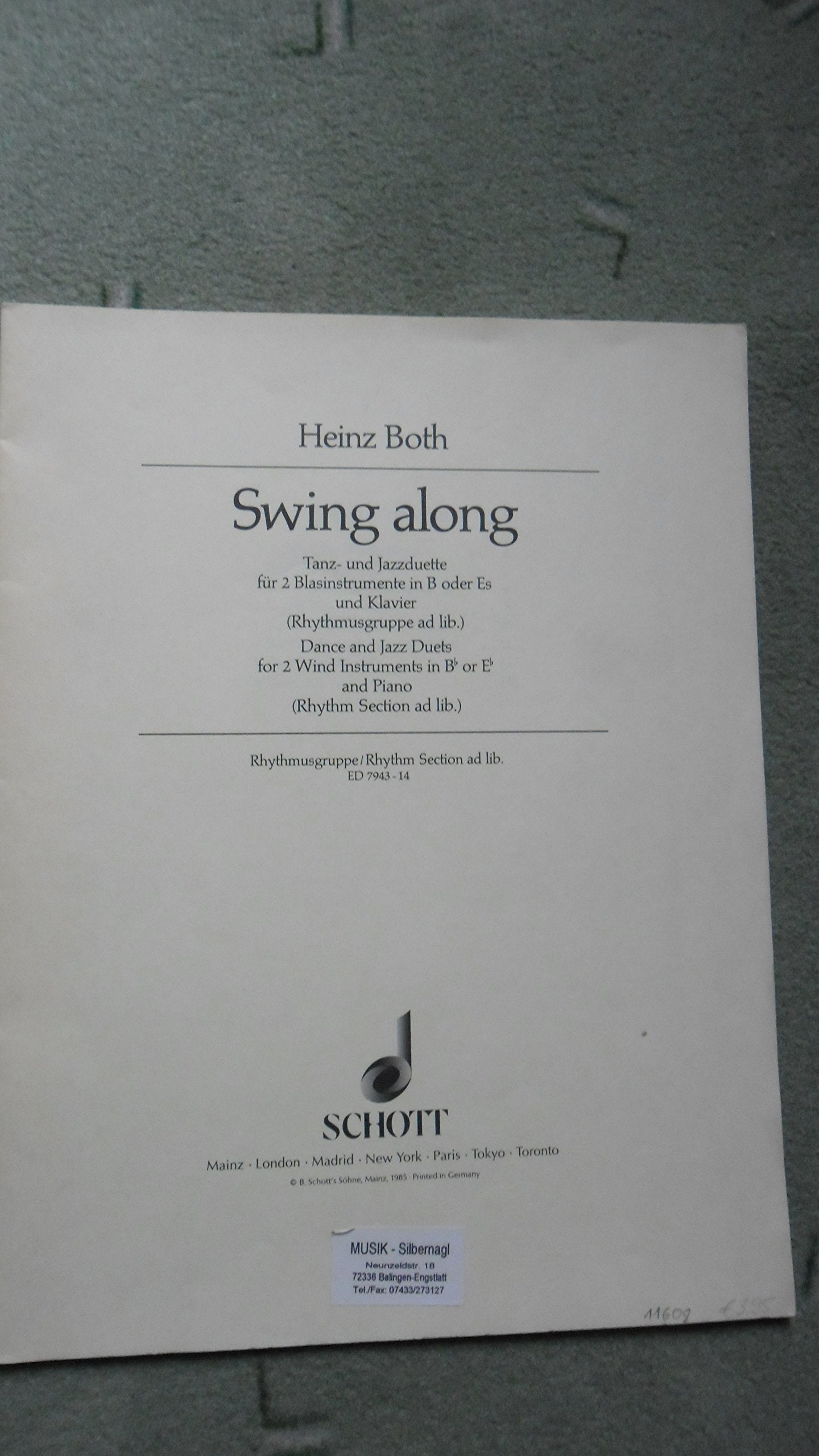 Swing along: Dance and Jazz duet. 2 wind instruments in Bb or Eb (clarinets, saxophones, trumpets, flugelhorns, horns) and piano; harmony- and rhythm accompaniment ad libitum. book