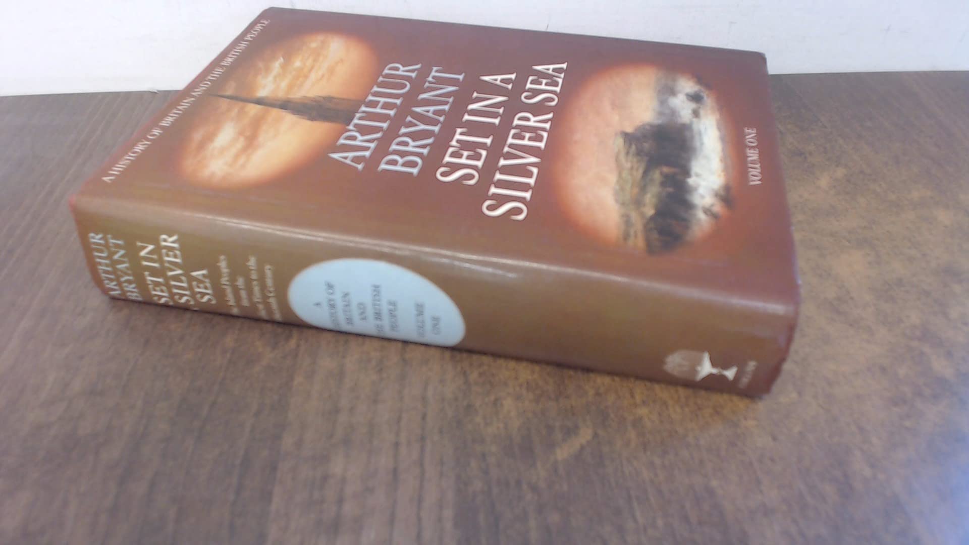 Set in a Silver Sea (v. 1) (A History of Britain & the British people) Politics & History