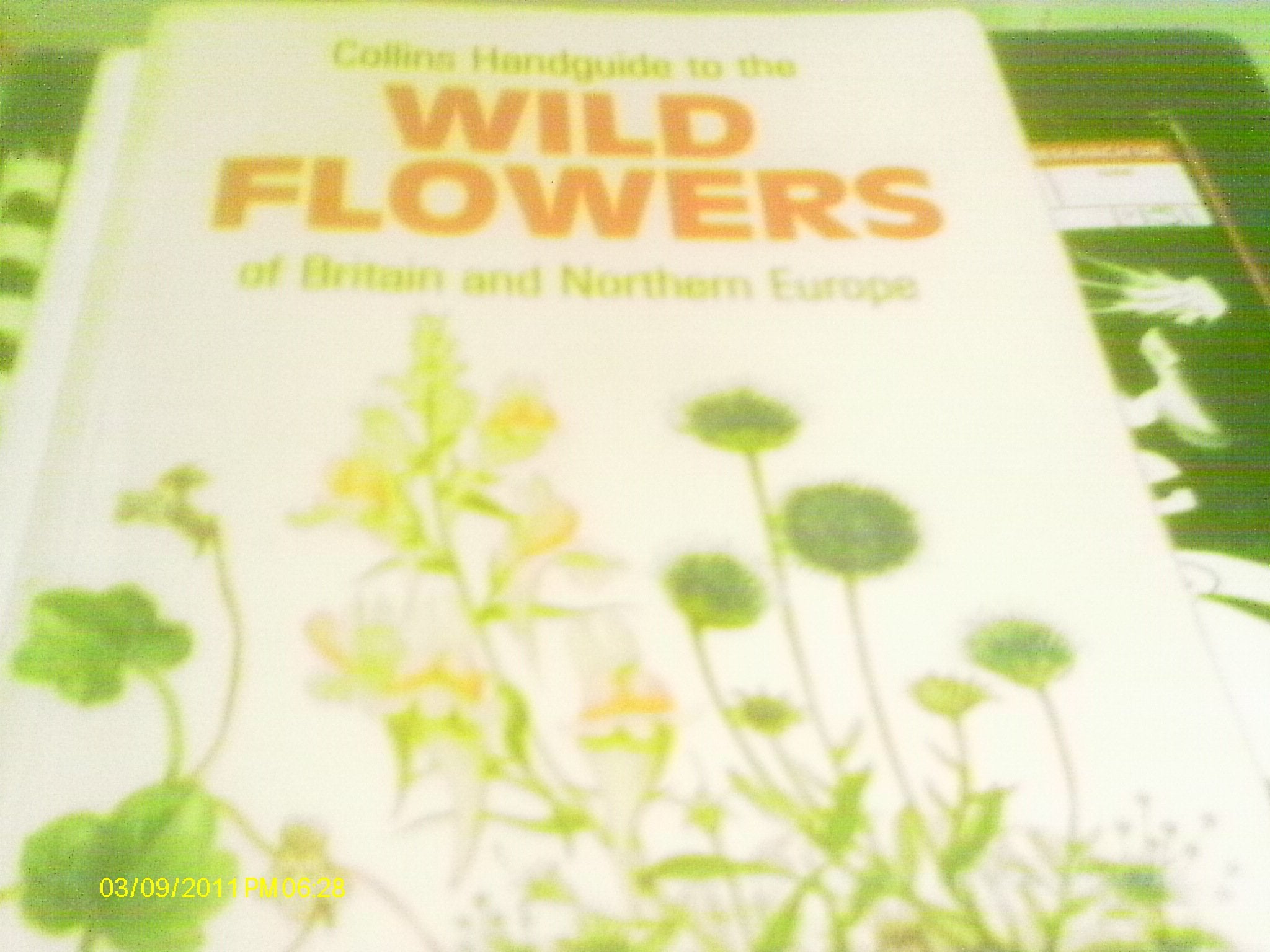 Handguide to the Wild Flowers of Britain and Northern Europe (Collins handguides) Books
