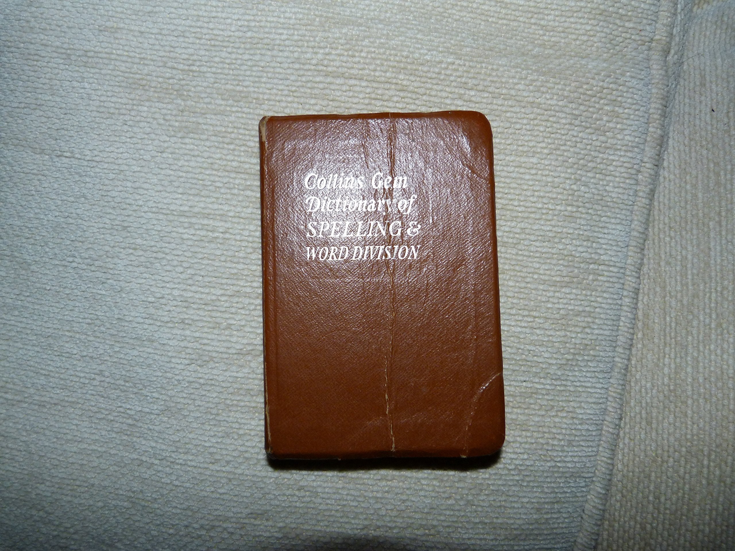 Dictionary of Spelling and Word Division (Gem Dictionaries) Books
