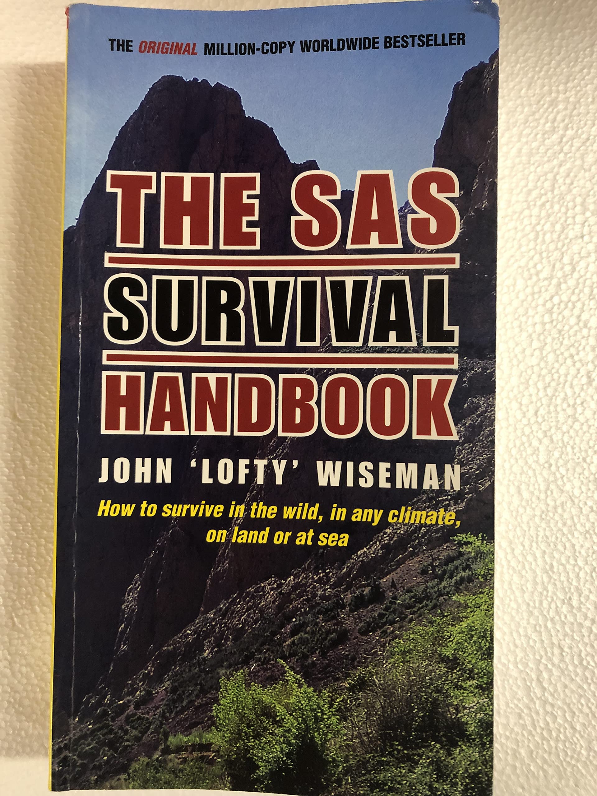 The SAS Survival Handbook: How to survive in the wild, in any climate, on land or at sea Politics & History