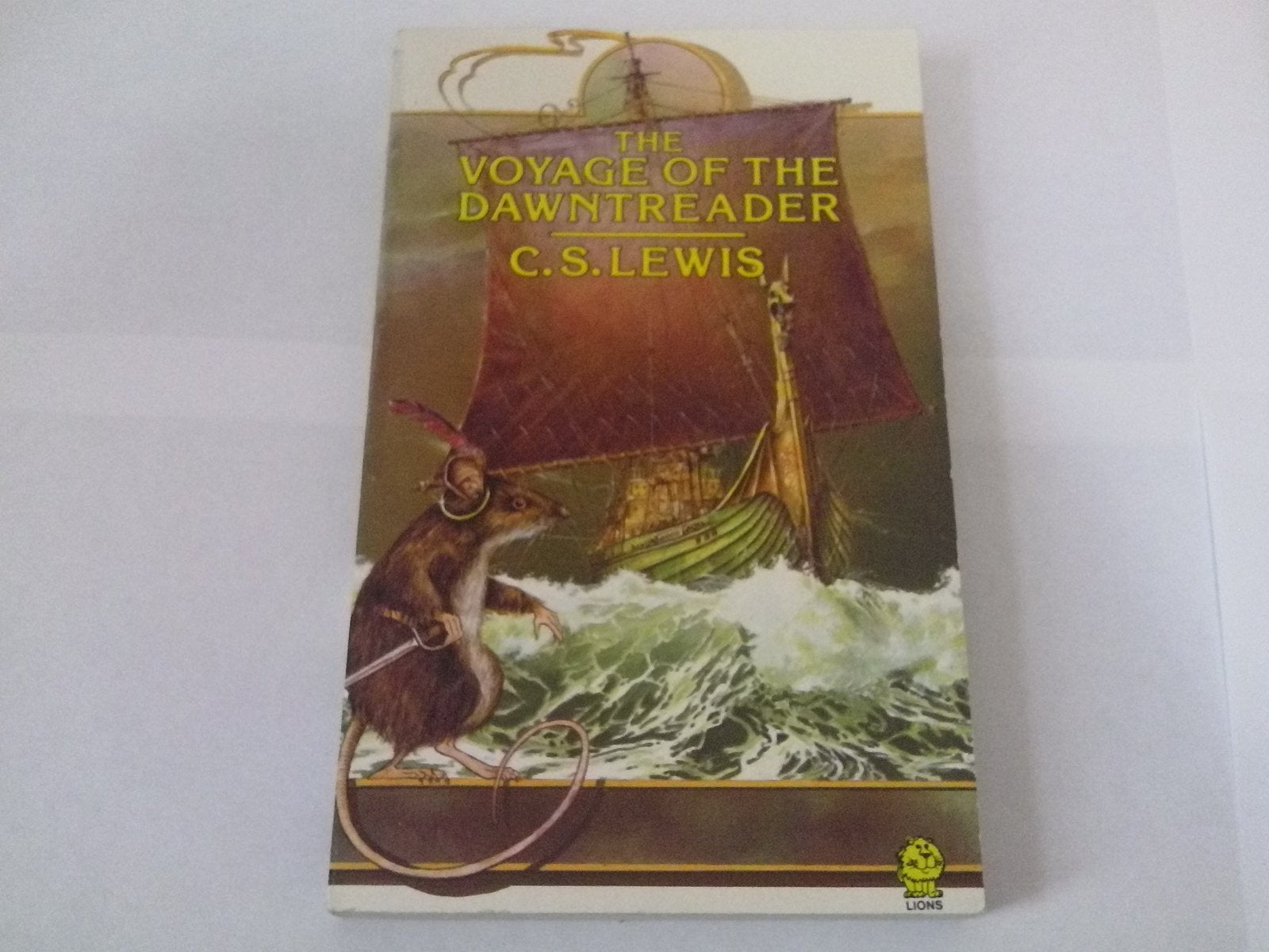 The Voyage of the Dawn Treader (Lions) Classics