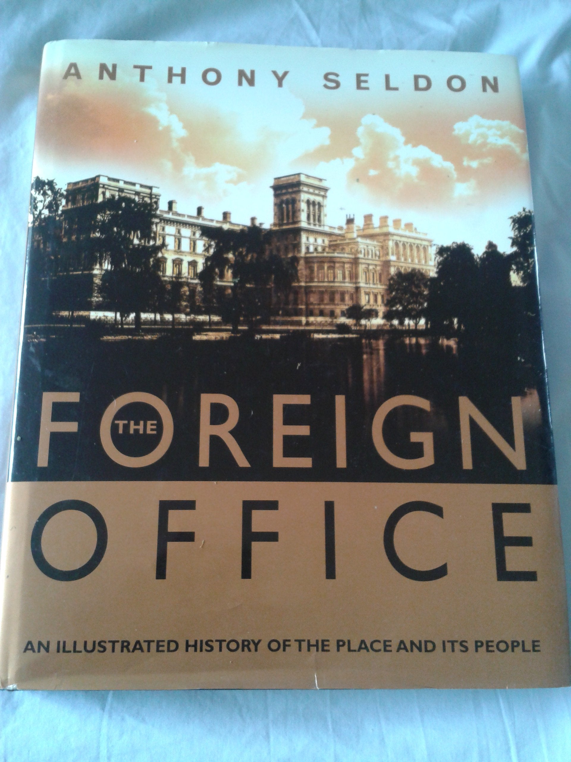 The Foreign Office: An Illustrated History of the Place and Its People: The Illustrated History Social Sciences