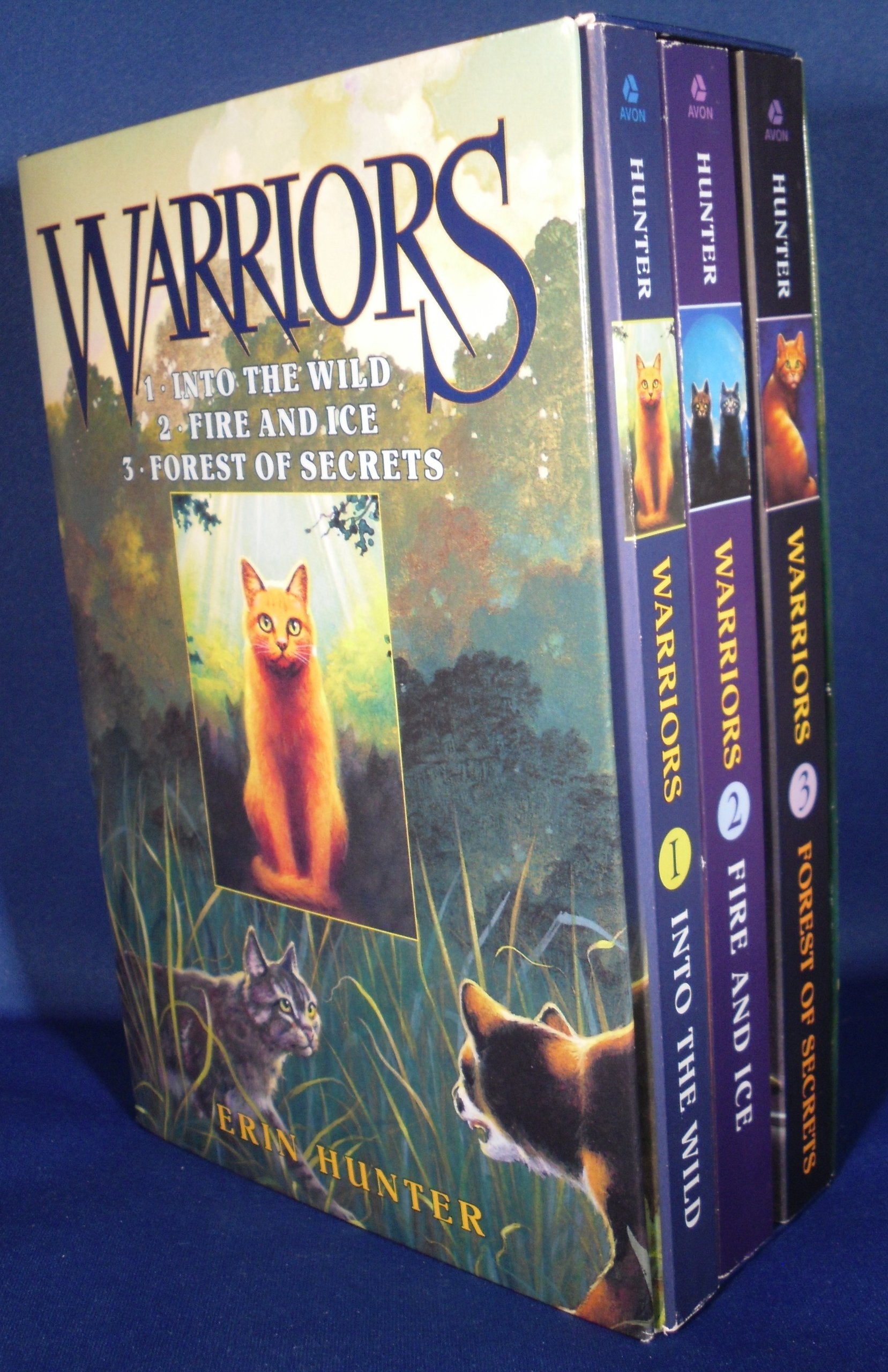 Warriors Box Set: Volumes 1 to 3: Into the Wild; Fire and Ice; Forest of Secrets (Warriors, 1-3) Novels & Short Stories