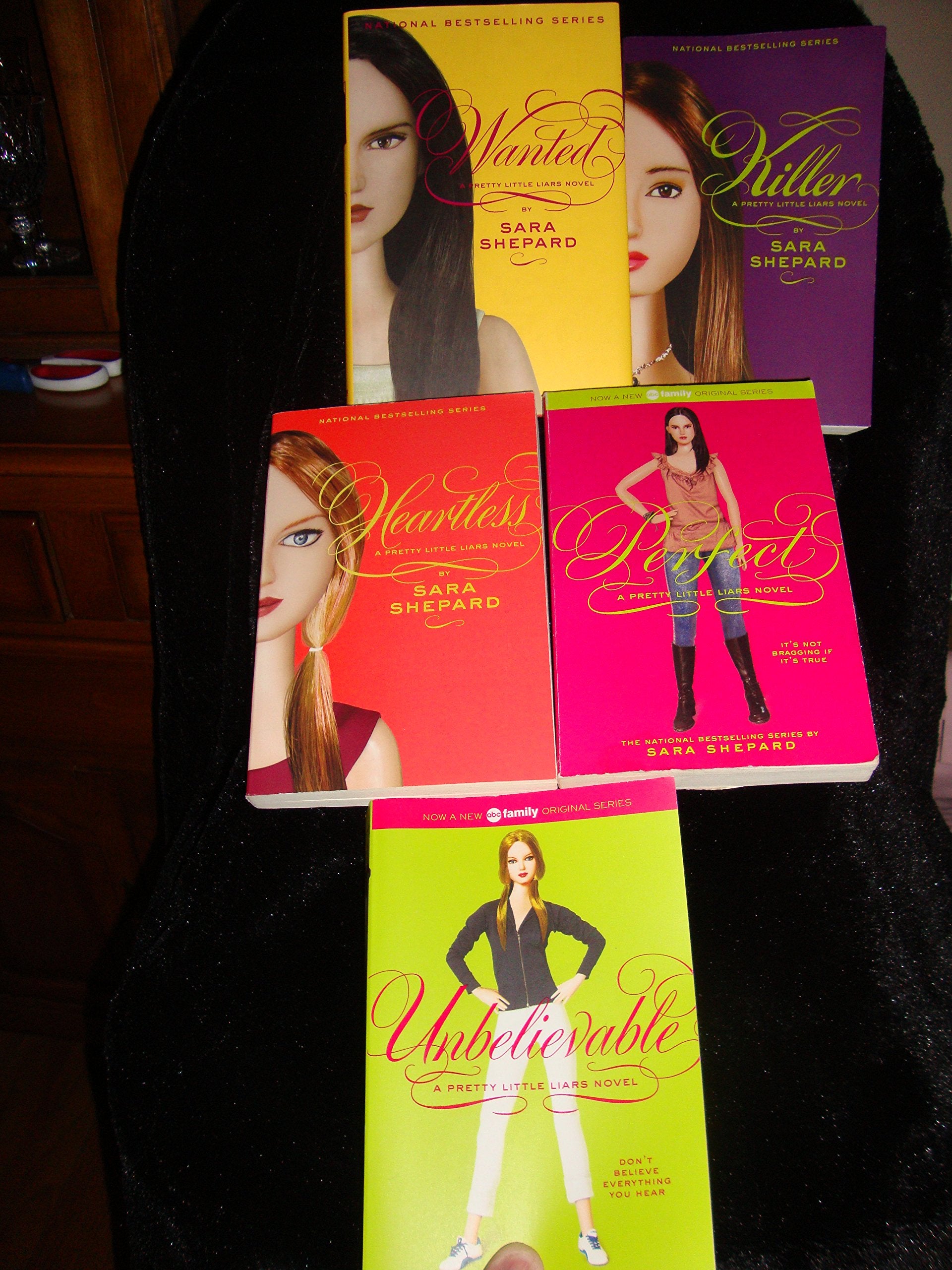 Pretty Little Liars #8: Wanted: A #1 NYT Bestselling Book-to-Screen YA Thriller of Murder and Secrets Fiction