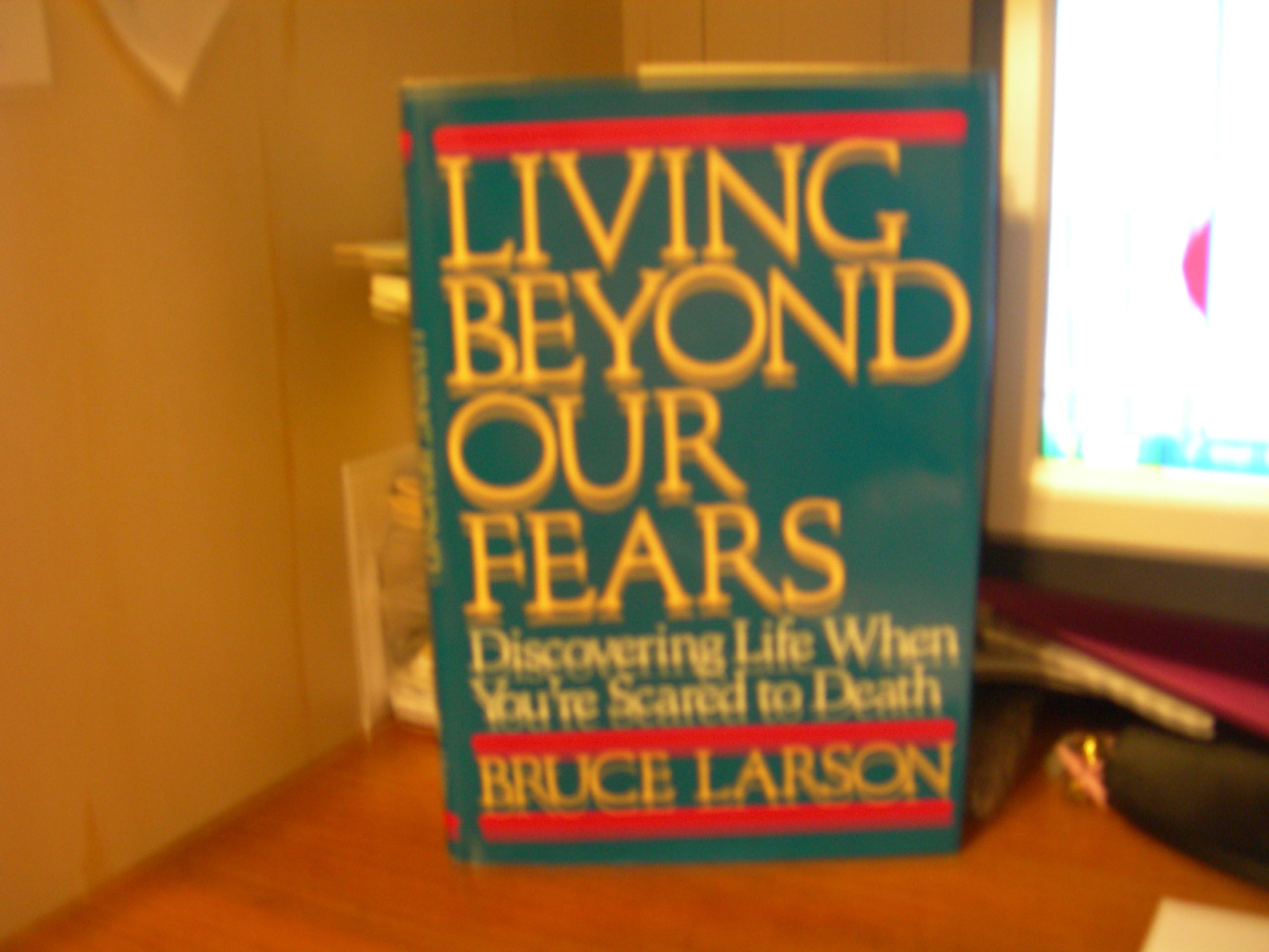 Living Beyond Our Fears: Discovering Life When You're Scared to Death Religion & Esotericism