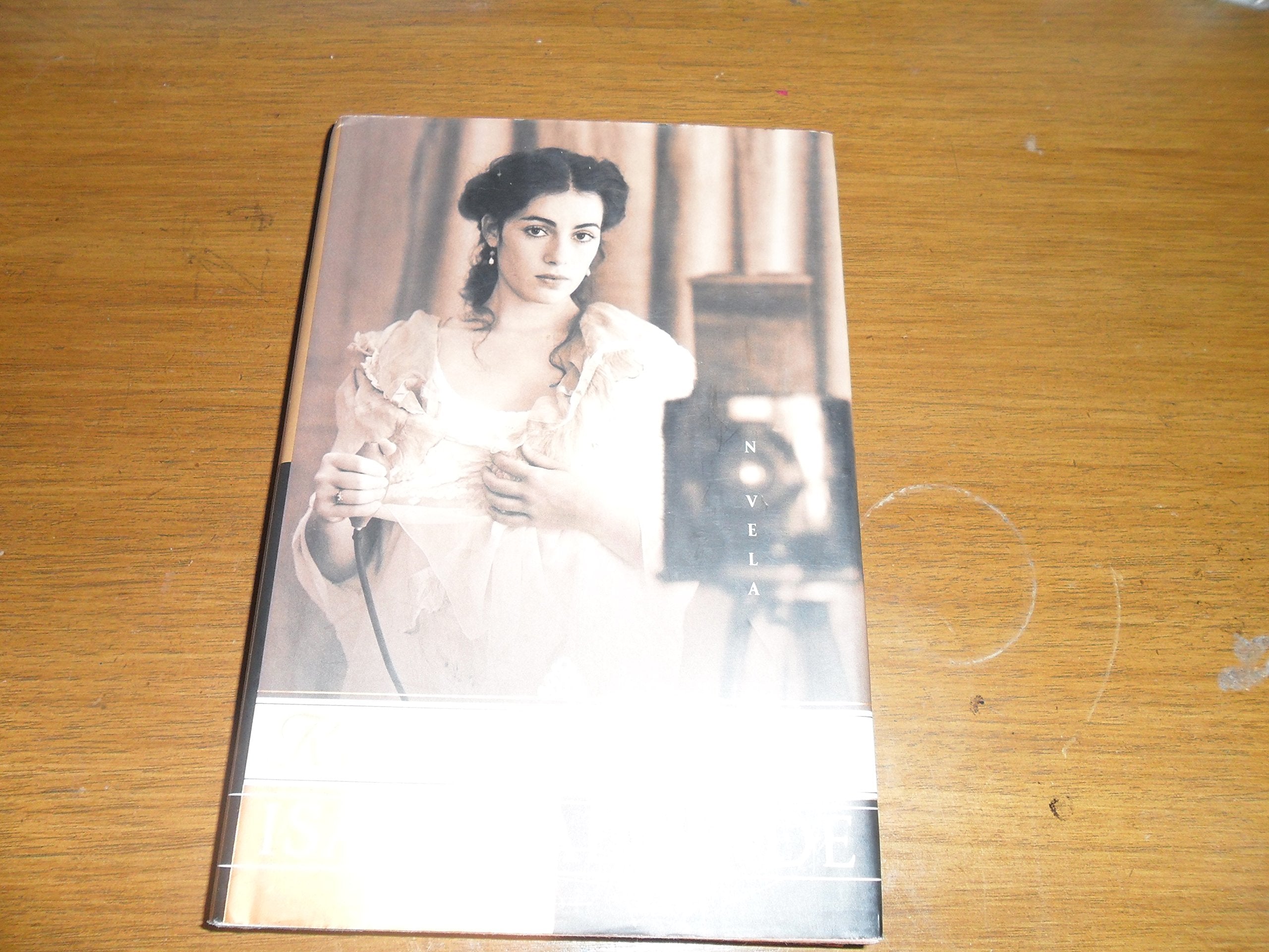 Retrato en Sepia: Una Novela Historical Fiction