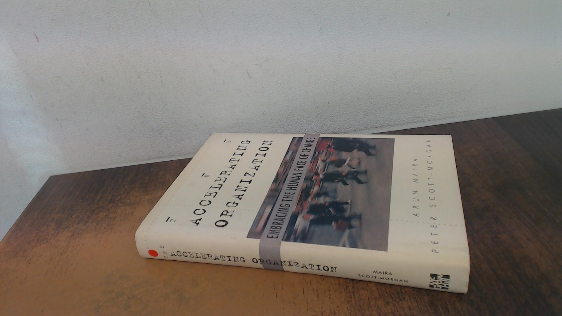 The Accelerating Organization: Embracing the Human Face of Change Business, Finance & Career