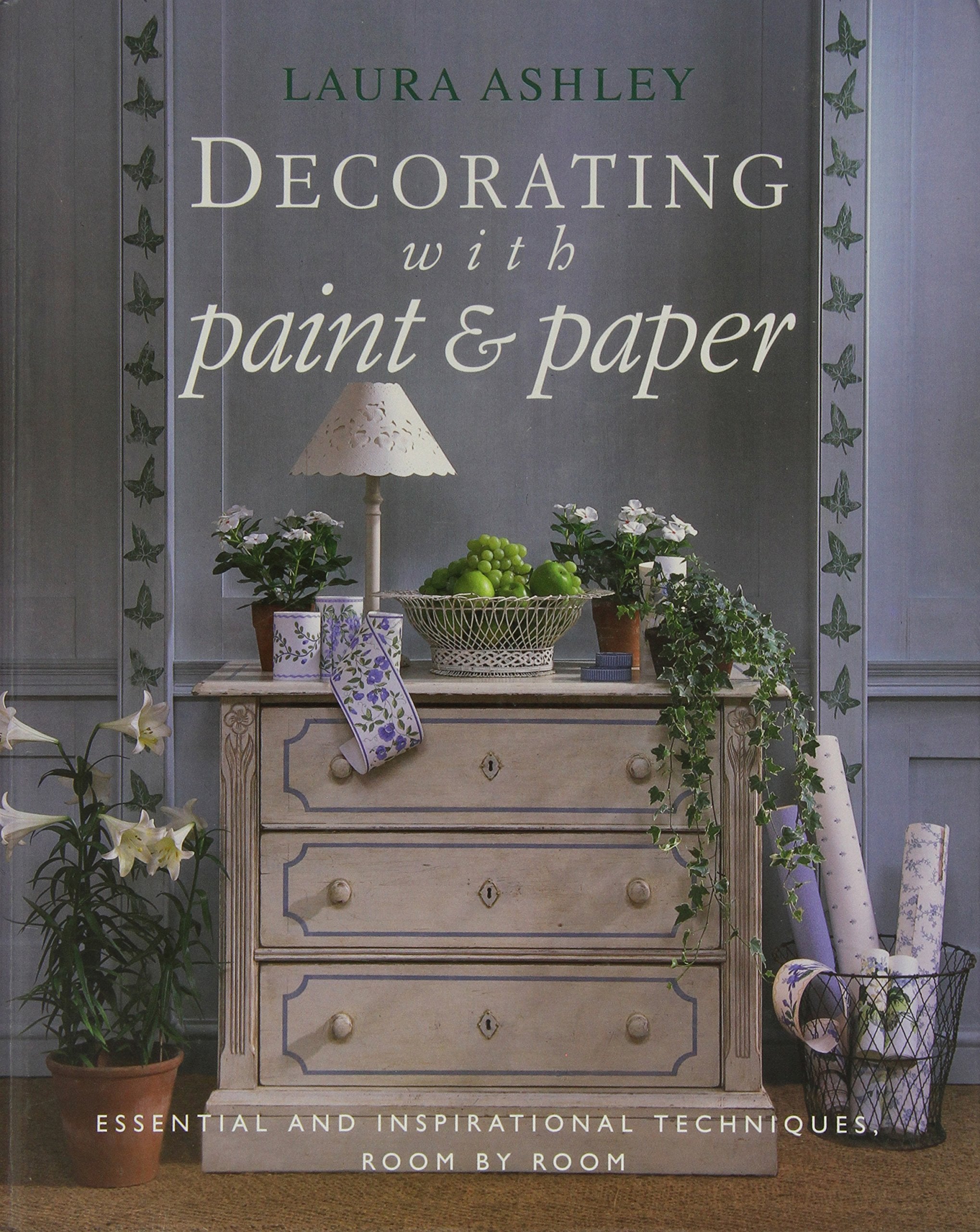"Laura Ashley" Decorating with Paper and Paint: Essential and Inspirational Techniques, Room by Room (LA Home Decorating with... S.) Hobbies & Crafts