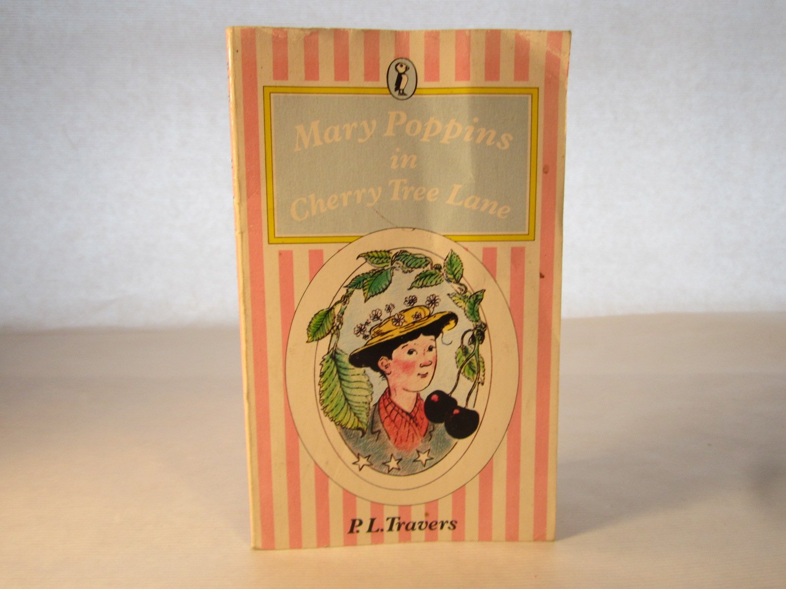 Mary Poppins in Cherry Tree Lane (Puffin Books) Novels & Short Stories