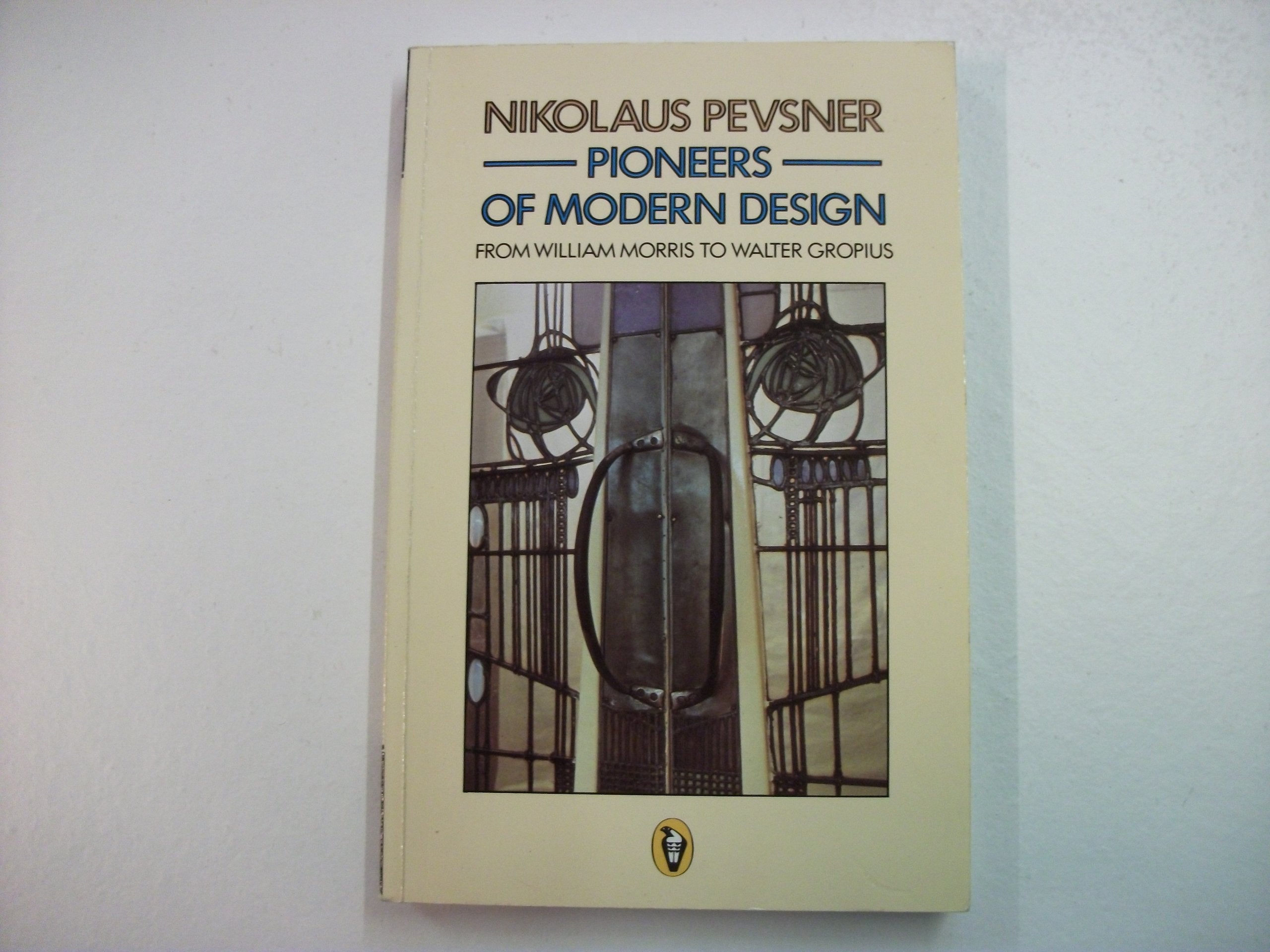 Pioneers of Modern Design: From William Morris to Walter Gropius (Peregrine Books) Film, Art & Culture