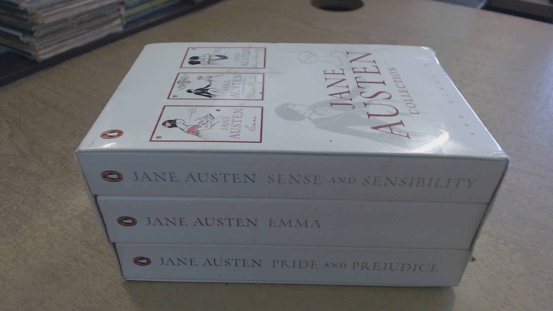 Jane Austen Box Set: Persuasion/ Pride and Prejudice/ Sense and Sensibility/ Mansfield Park/ Emma Classics
