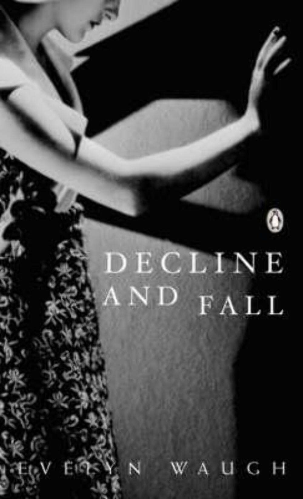 Decline and Fall (Penguin Modern Classics) Contemporary literature Books