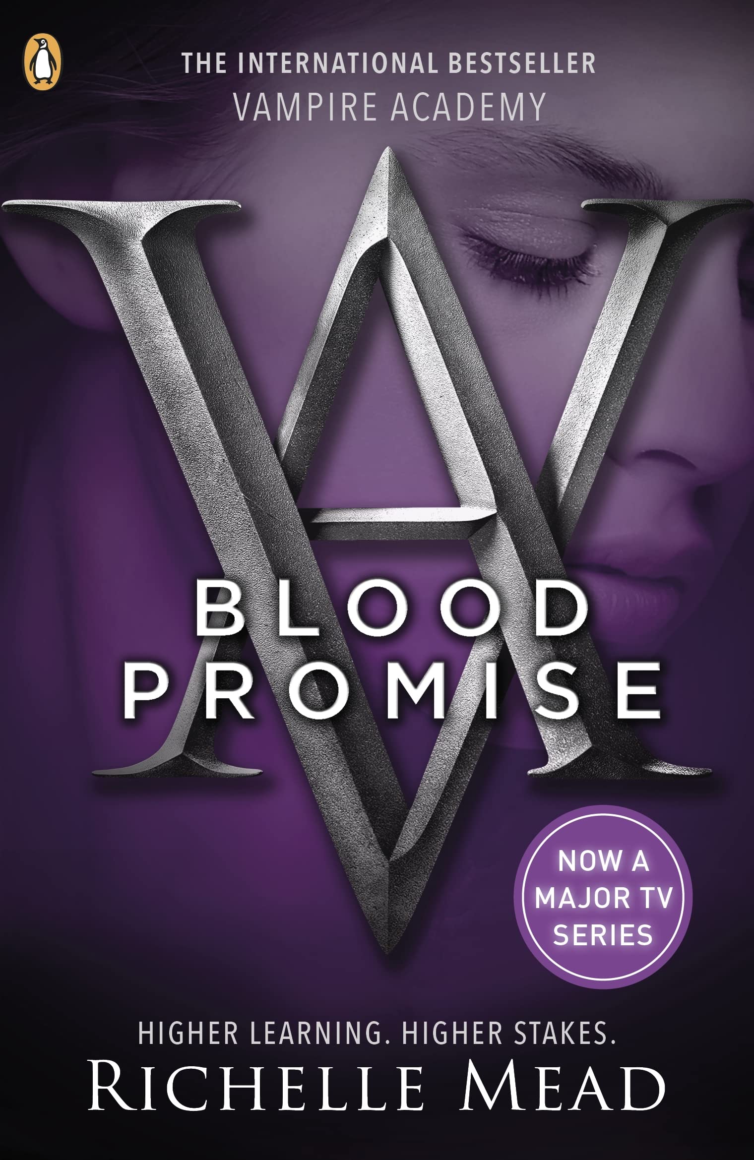 Vampire Academy: Blood Promise (book 4): Bound by love, but sworn to kill Contemporary literature