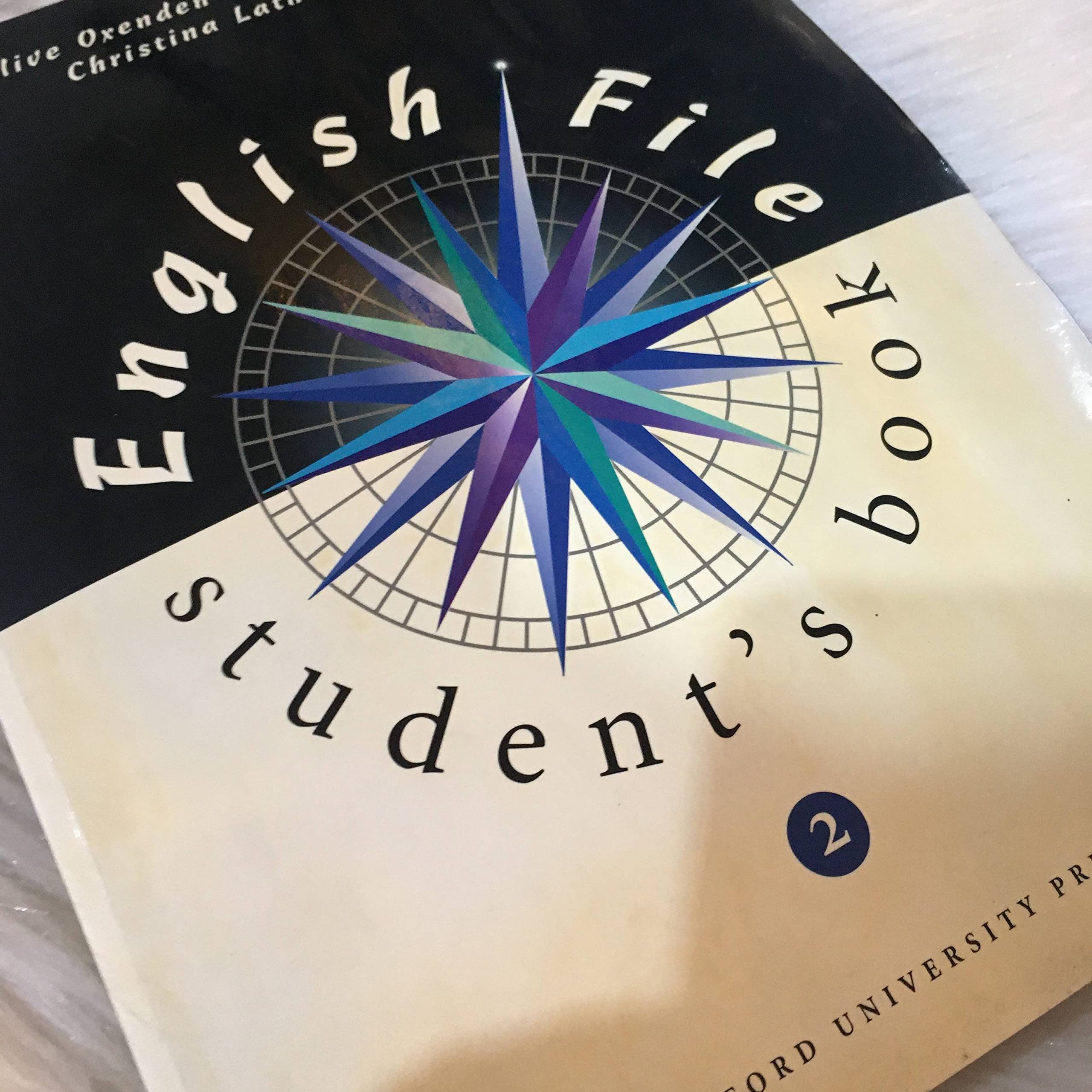 English File 2: Student's Book (English File First Edition) Foreign Languages ​​& Dictionaries