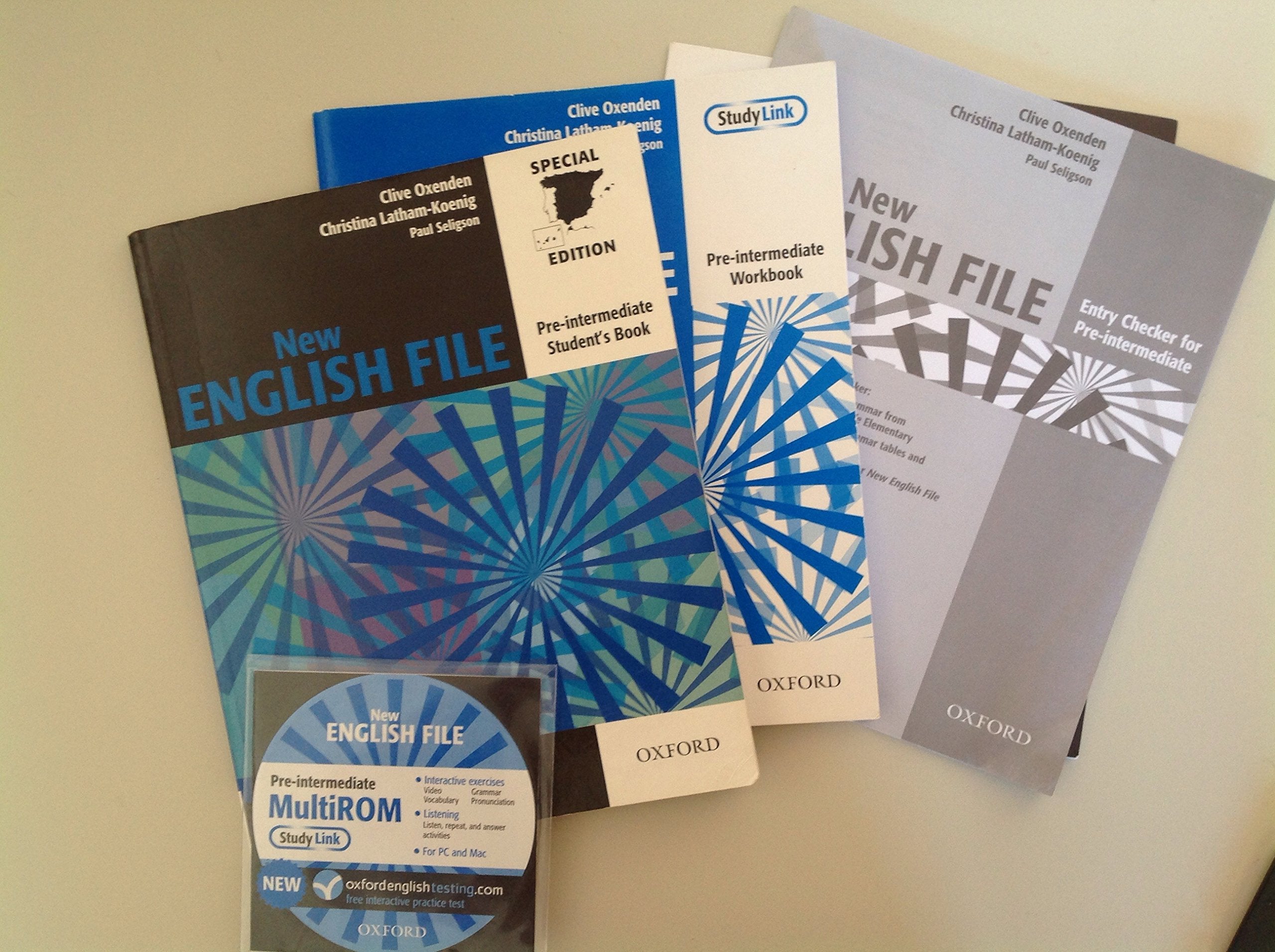 New English FILE Pre-Intermediate. Student's Book for Spain book