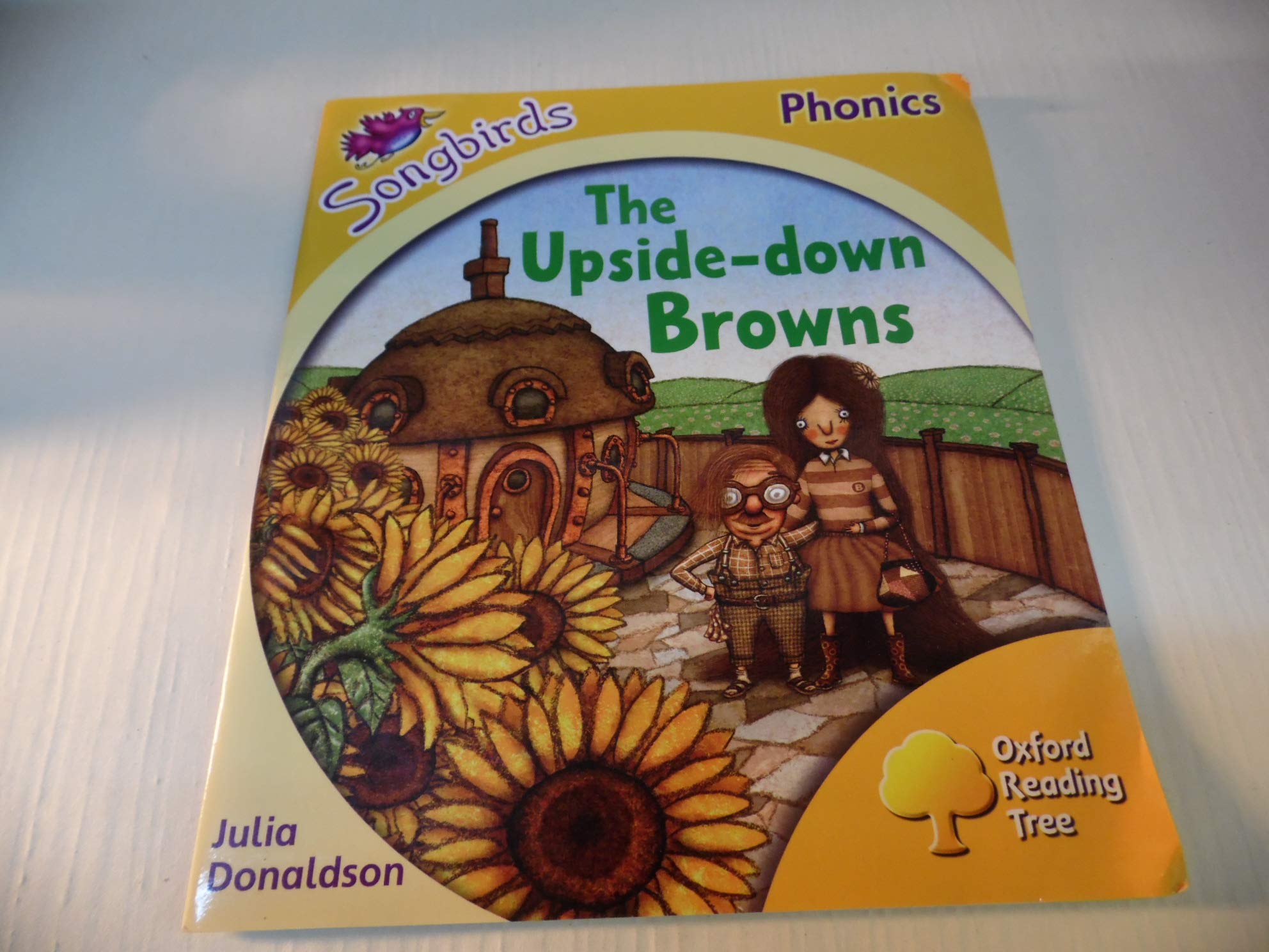 Oxford Reading Tree: Stage 5: Songbirds: the Upside Down Browns Professional & Reference Books