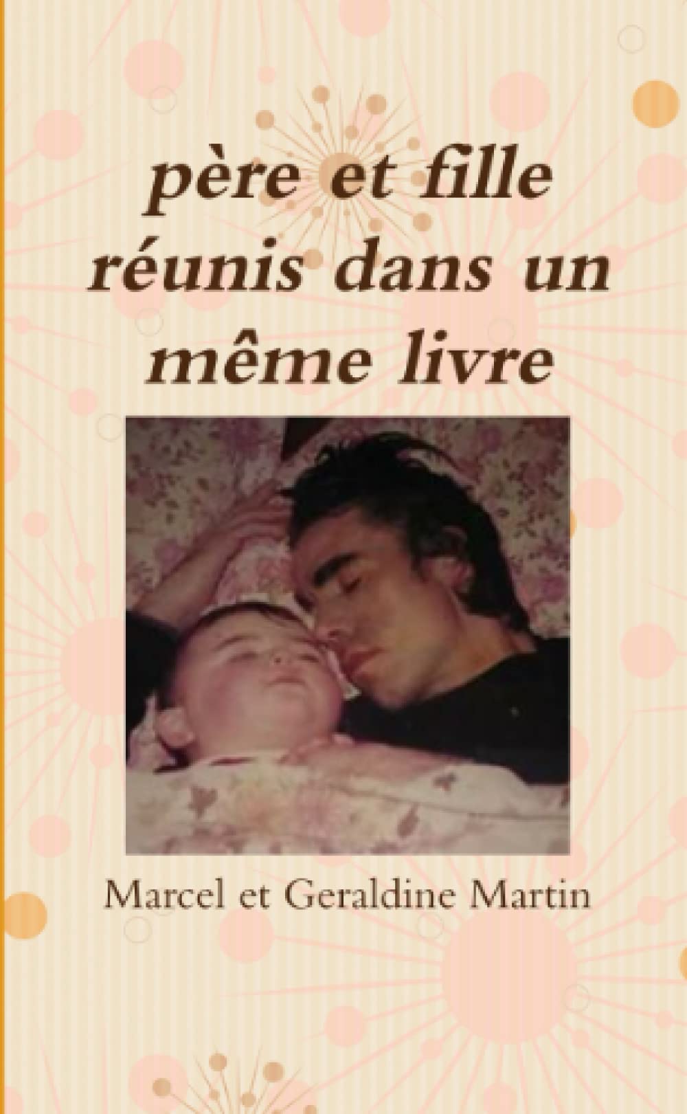 Père et fille réunis dans un même livre book