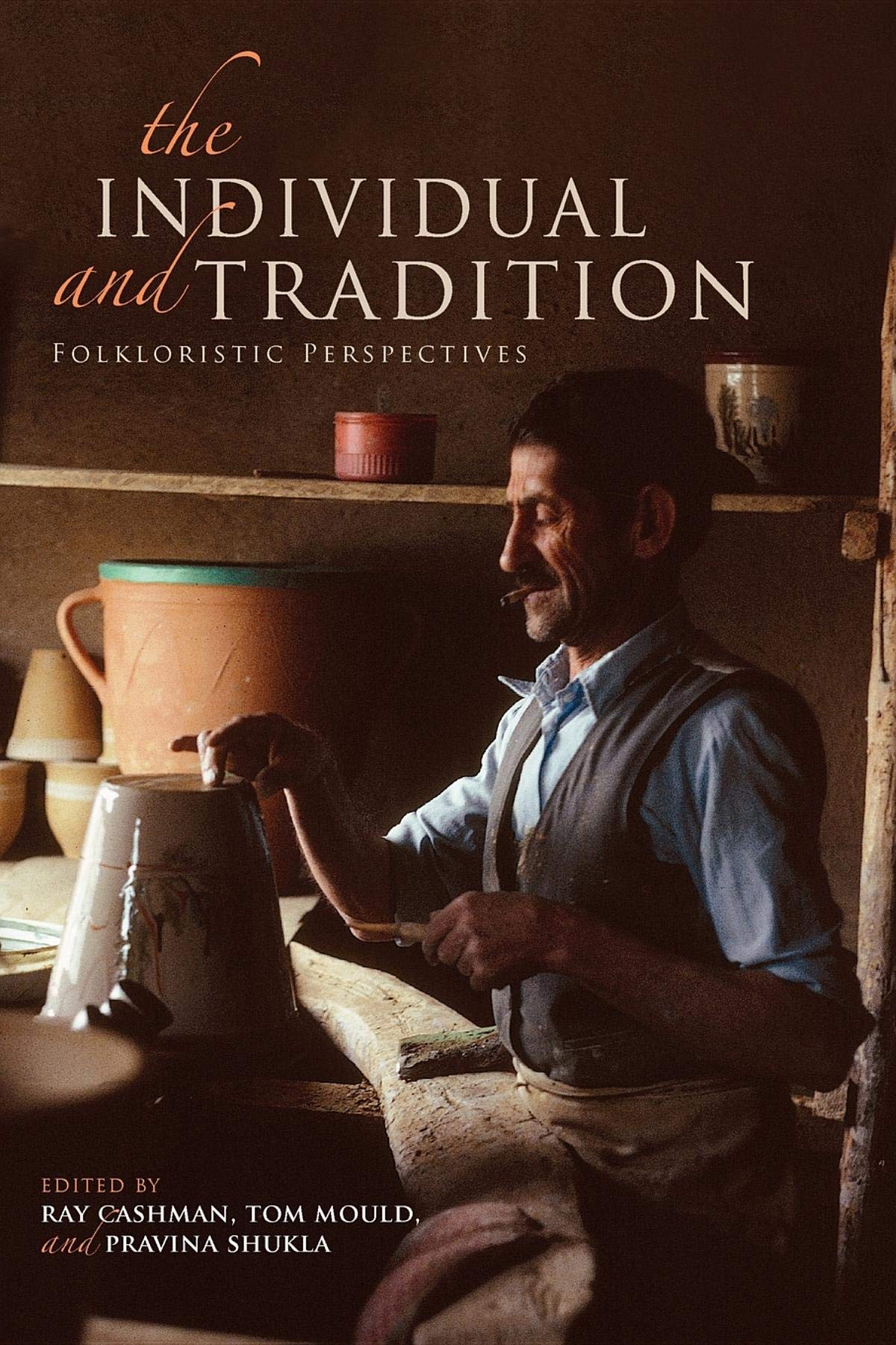 The Individual and Tradition: Folkloristic Perspectives (Special Publications of the Folklore Institute, 8, Band 8) Books