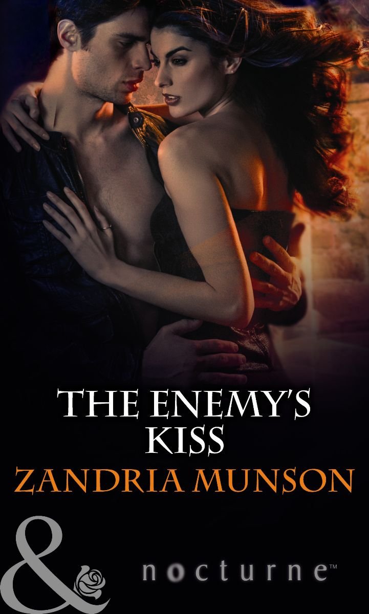 The Enemy's Kiss (Mills & Boon Nocturne) Contemporary literature