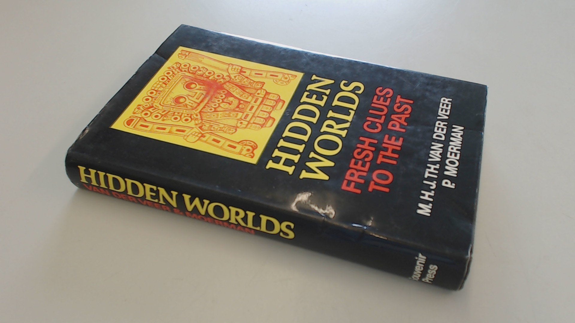 Hidden Worlds: Fresh Clues to the Past Books