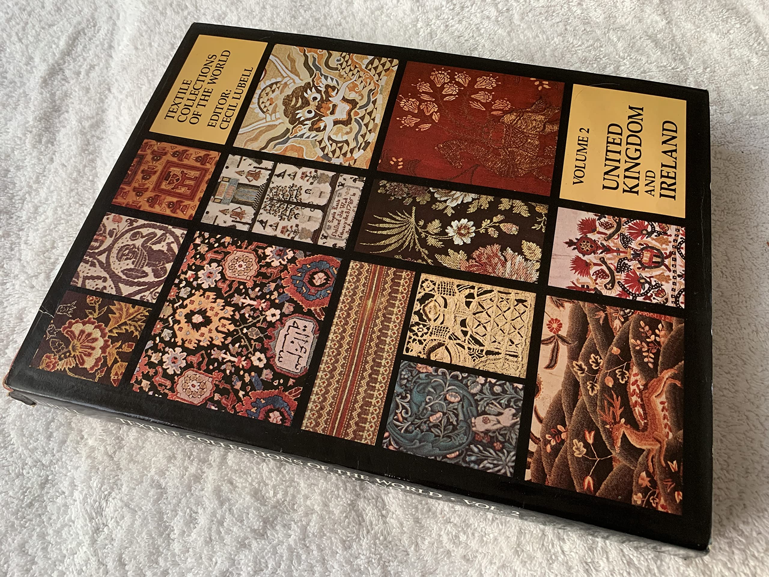 United Kingdom and Ireland (v. 2) (Textile Collections of the World) Books